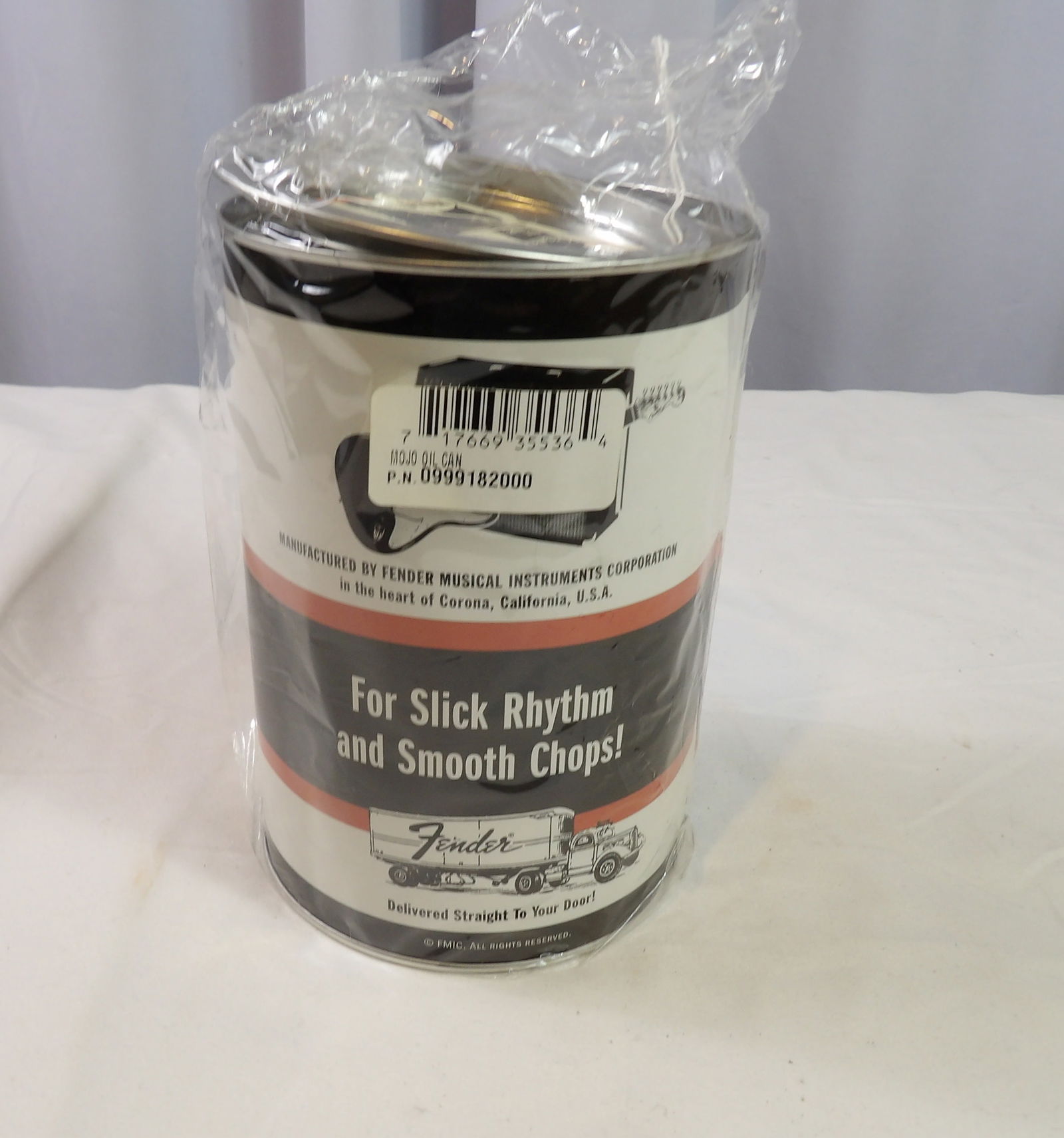 Fender Slick Rhythm Oil Can: Fender Slick Rhythm Oil Can, Oil and Wipes, New. All measurements approximate. Please see photos for condition and details. Selling as is from 04281.