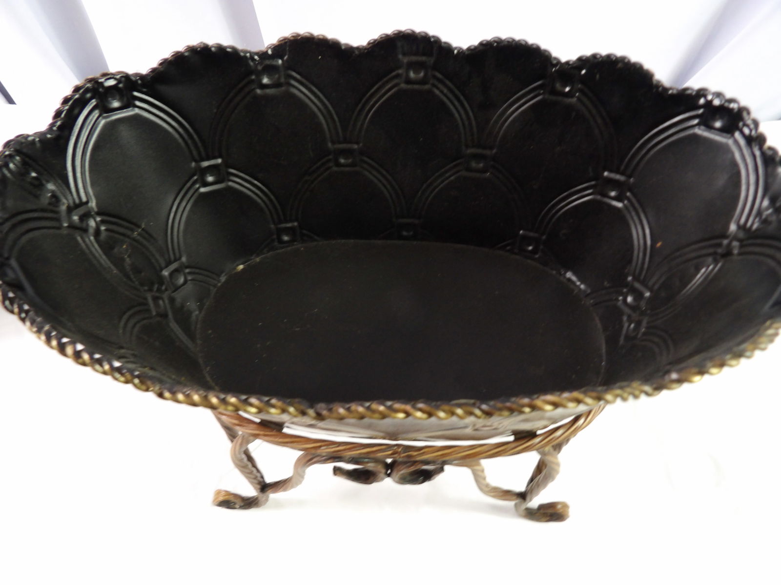 Tin Planter with Stand. - 3