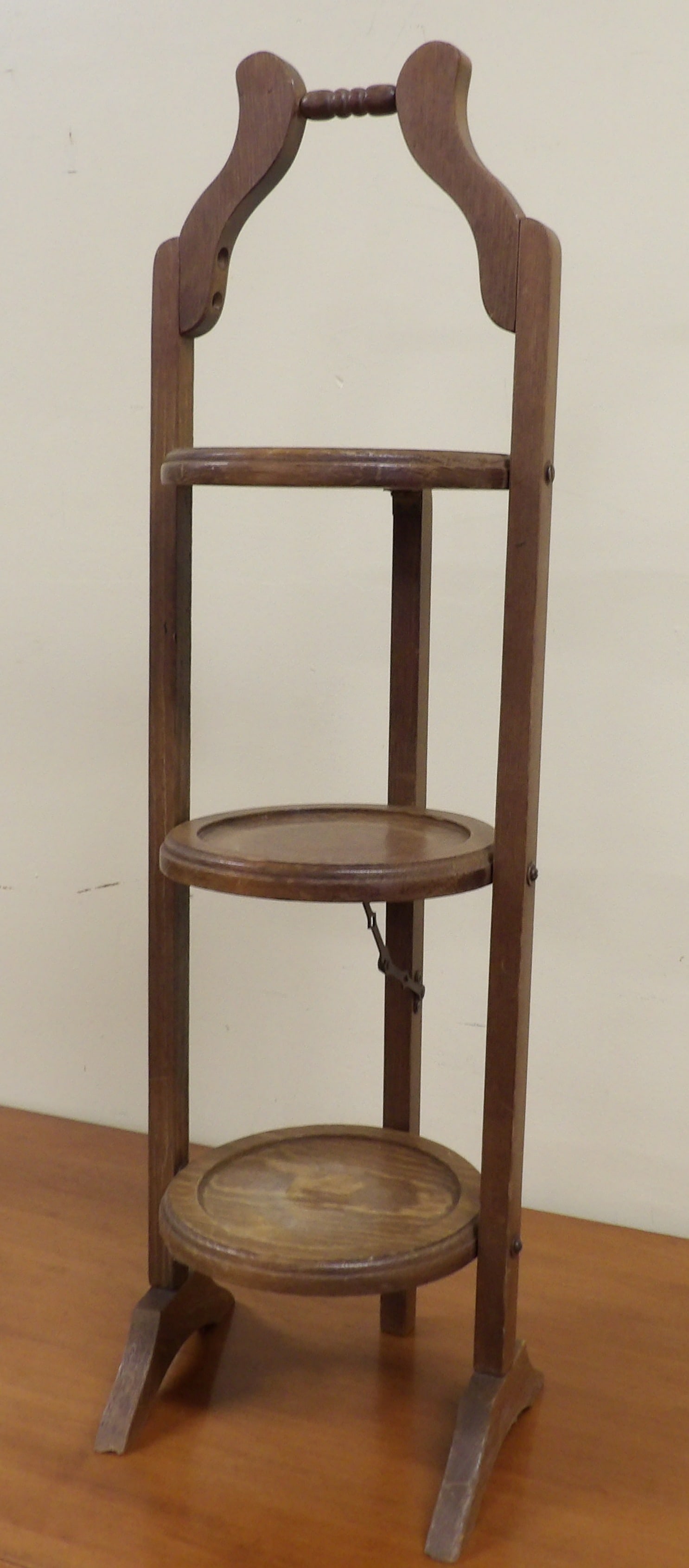 3 Shelf Stand: 3 Shelf Stand, 32" Tall. All measurements approximate. Please see photos for condition and details. Selling as is from 04281.