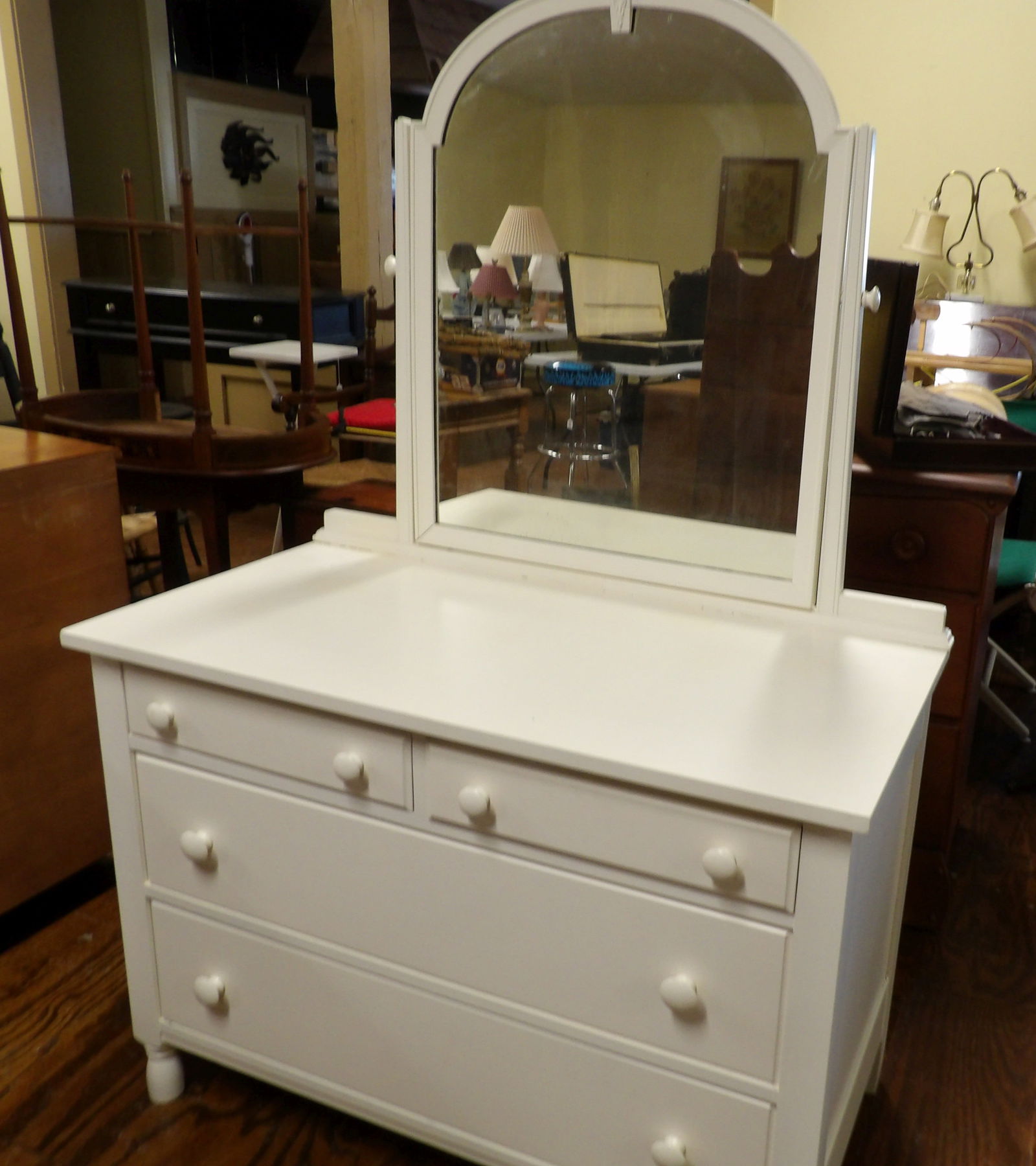 4 Drawer Dresser with Mirror (1 of 4)