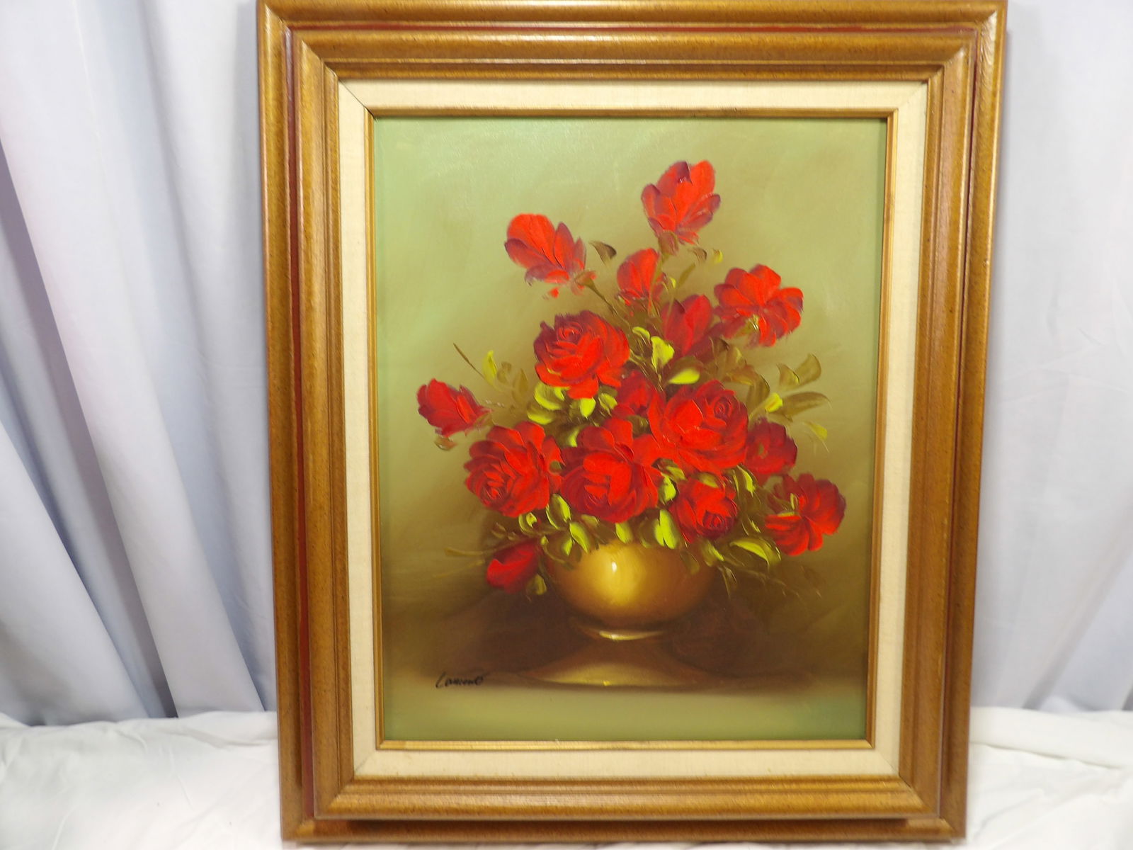 Framed Oil Painting of Roses: Framed Oil Painting of Roses, 22" X 28". All measurements approximate. Please see photos for condition and details. Selling as is from 04281.
