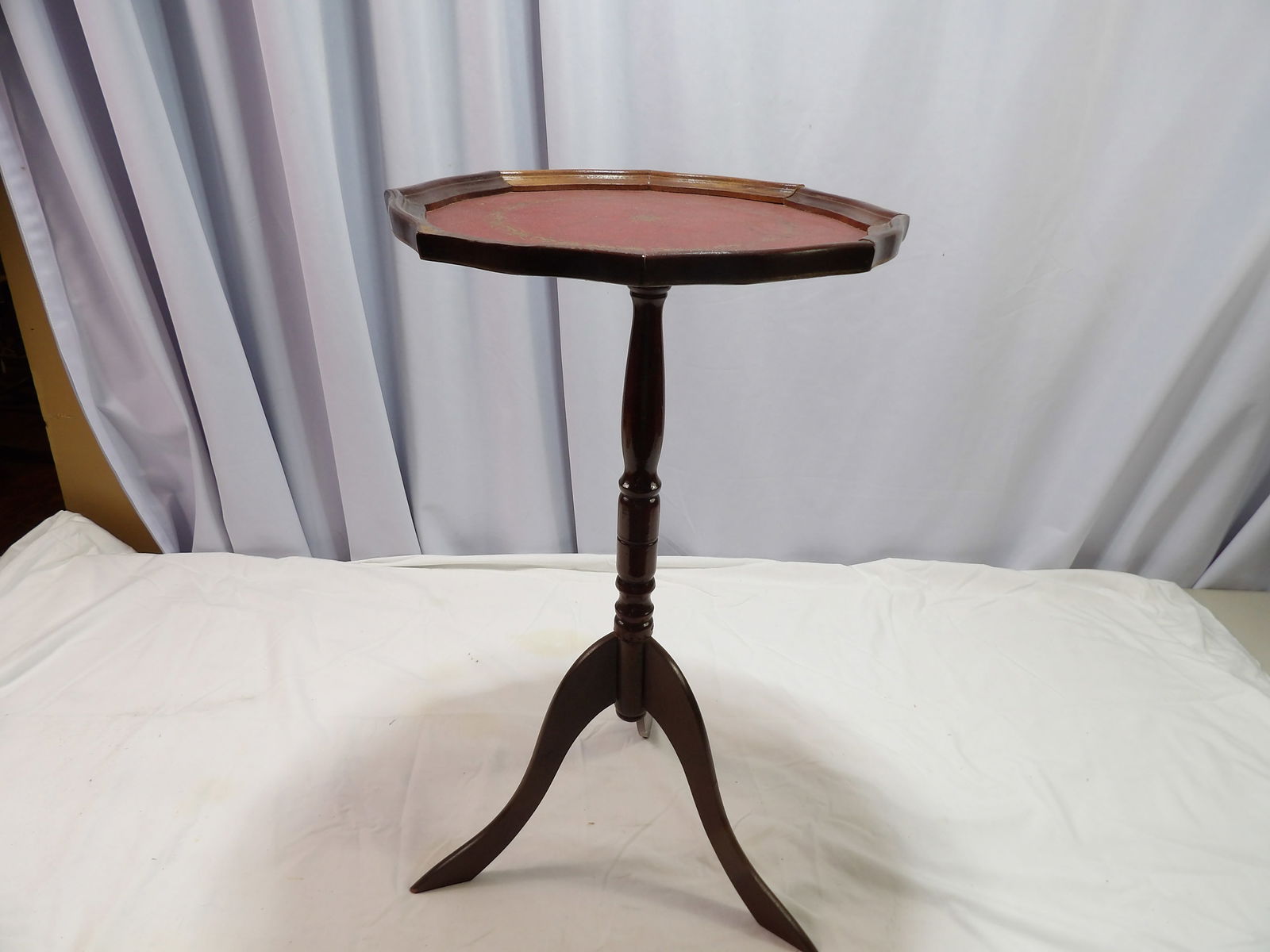 Pie Crust Table: Pie Crust Table. 20" Tall. All measurements are approximate. Please see photos for condition and details. Selling as is from 04281.