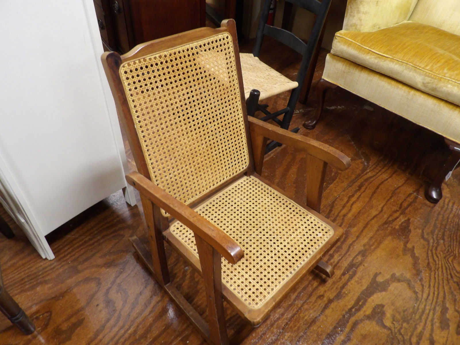 Childrens Rocker: Nice Childs Rocker. Great Condition. All measurements are approximate. Please see photos for condition and details. Selling as is from 04281.