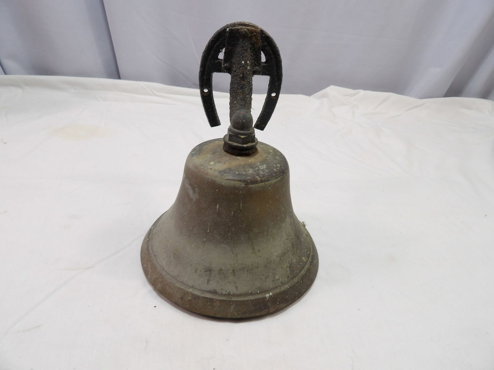 Vintage Brass Dinner Bell: Vintage Brass Dinner Bell, 6" Diameter. All measurements are approximate. Please see photos for condition and details. Selling as is from 04281.