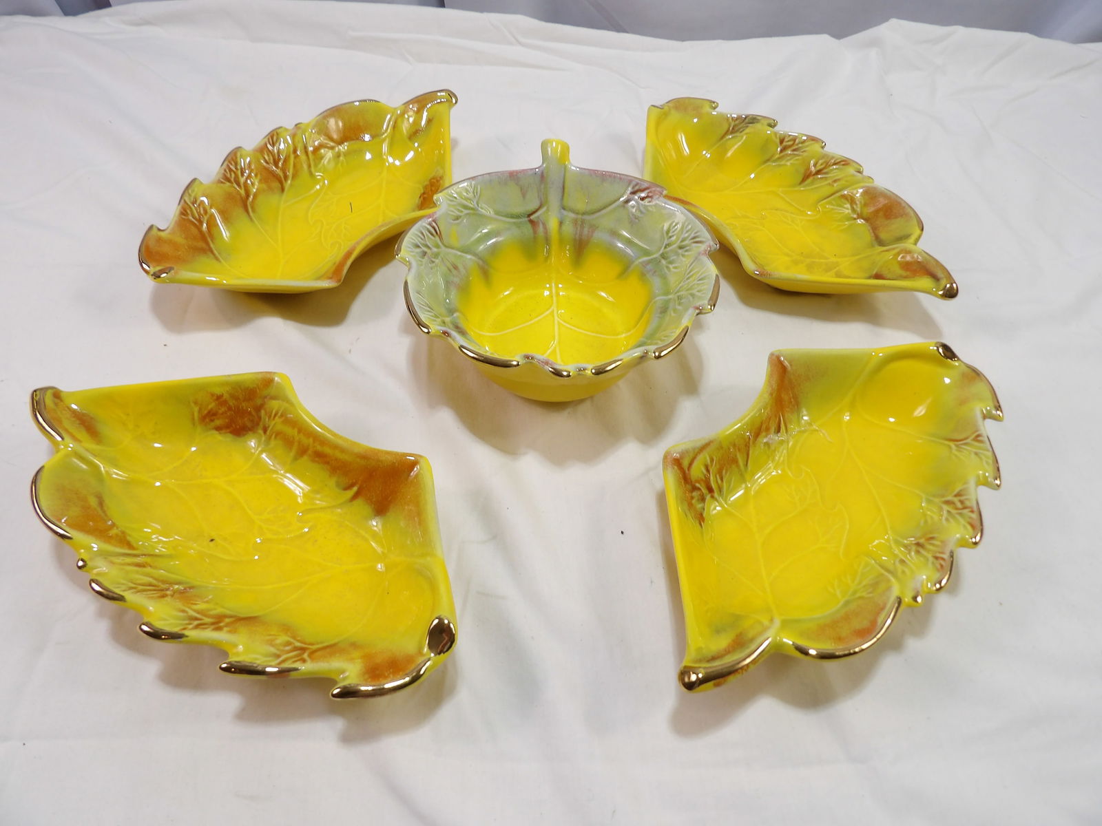 5 PC-Maple Leaf Set: 5 Piece Maple Leaf Set, U.S.A. California #814. Gilded Paint. Perfect Condition. All measurements are approximate. Please see photos for condition and details. Selling as is from 04281.