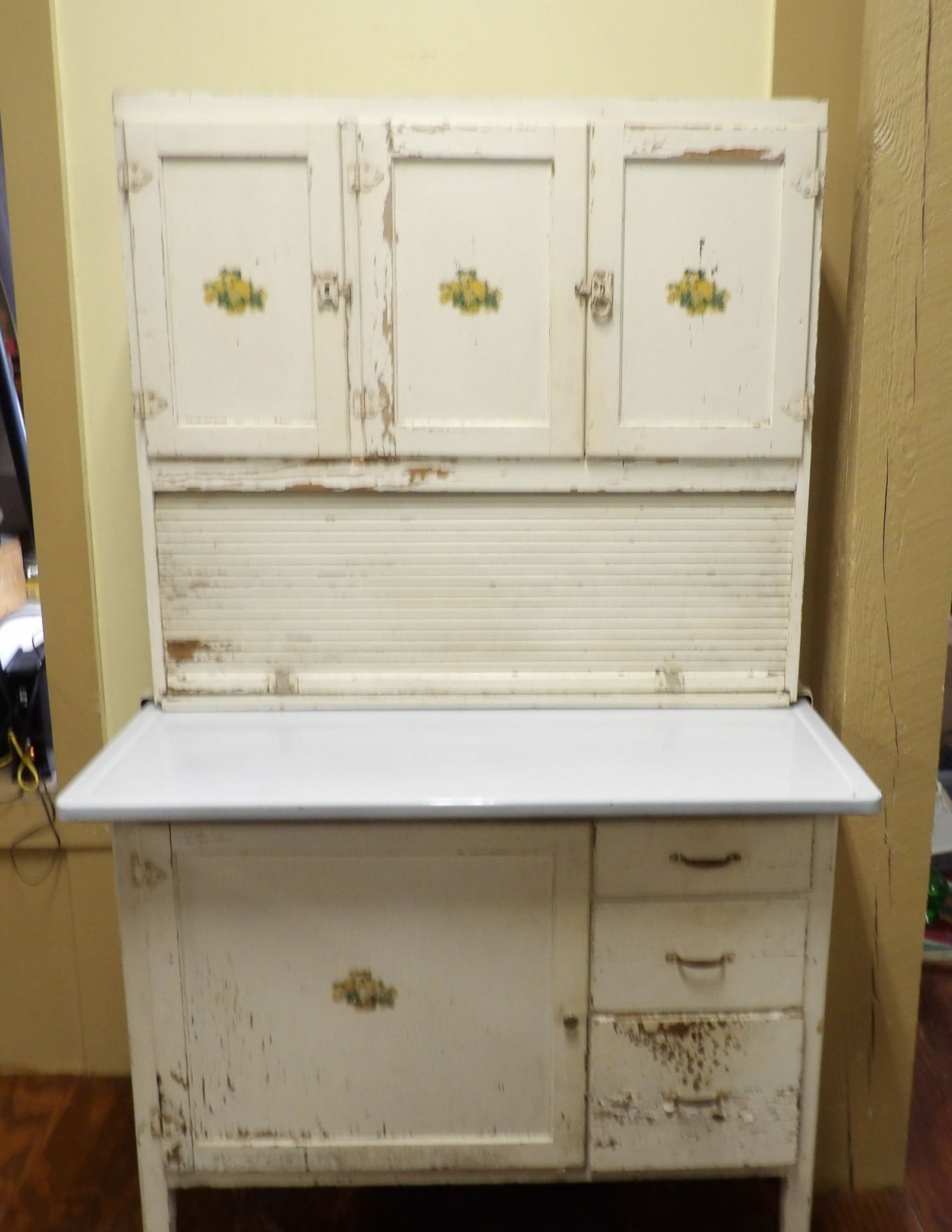 Hoosier Cabinet: Vintage Hoosier Cabinet. 40" Wide X 67" Tall. Has Working Doors and Sifter inside. All measurements approximate. Please see photos for condition and details. Selling as is from 04281.