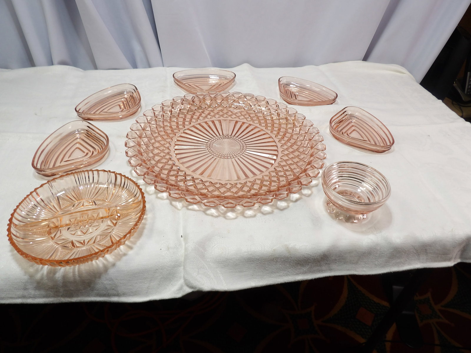 8 PCS Pink Depression Glass: 8 Pieces of Pink Depression Glass. All measurements approximate. Please see photos for condition and details. Selling as is from 04281.