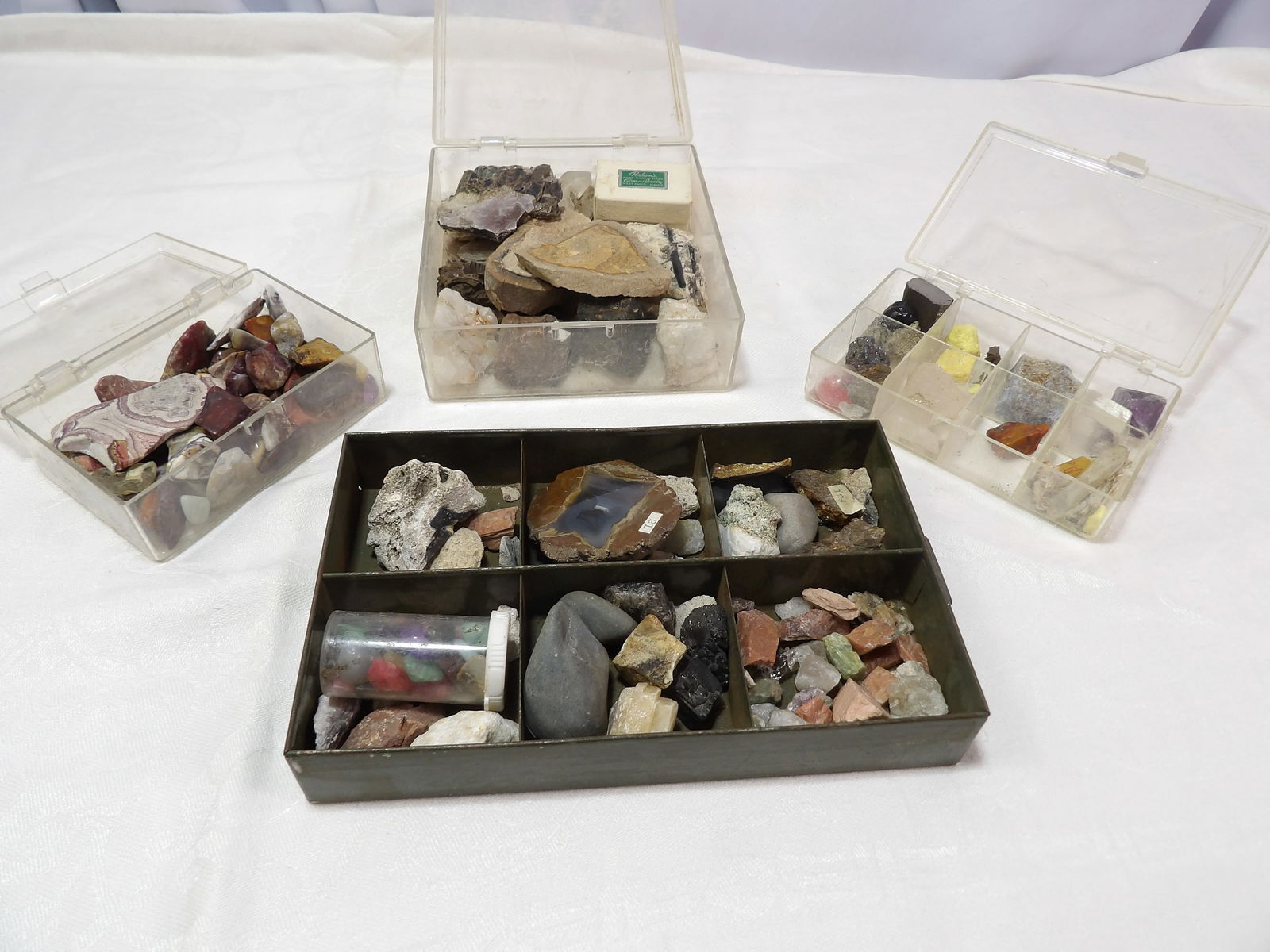 Large Lot of Minerals and Rocks: Large Collection of Rocks and Minerals. All measurements approximate. Please see photos for condition and details. Selling as is from 04281.