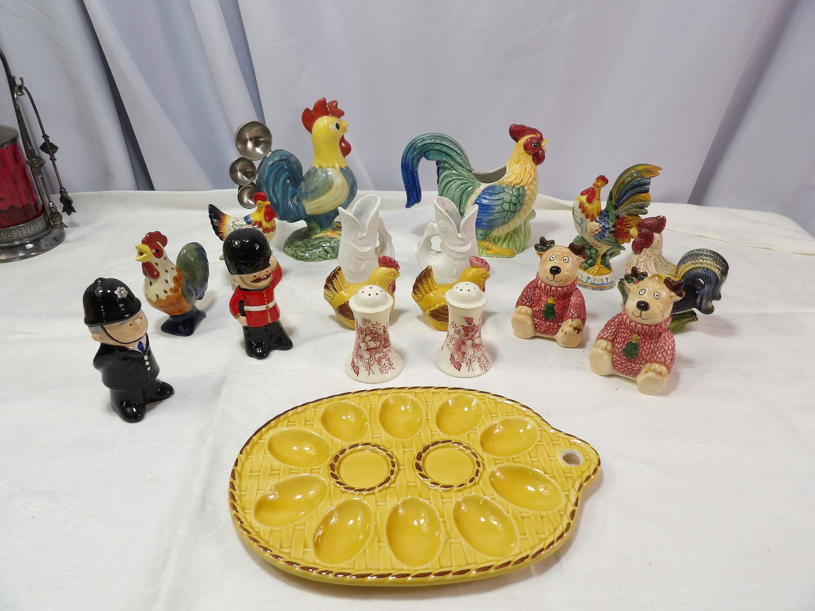 Lot of Figurines and Salt/Peper Shakers: Great Figurines and Salt/Pepper Shaker Lot. All measurements approximate. Please see photos for condition and details. Selling as is from 04281.