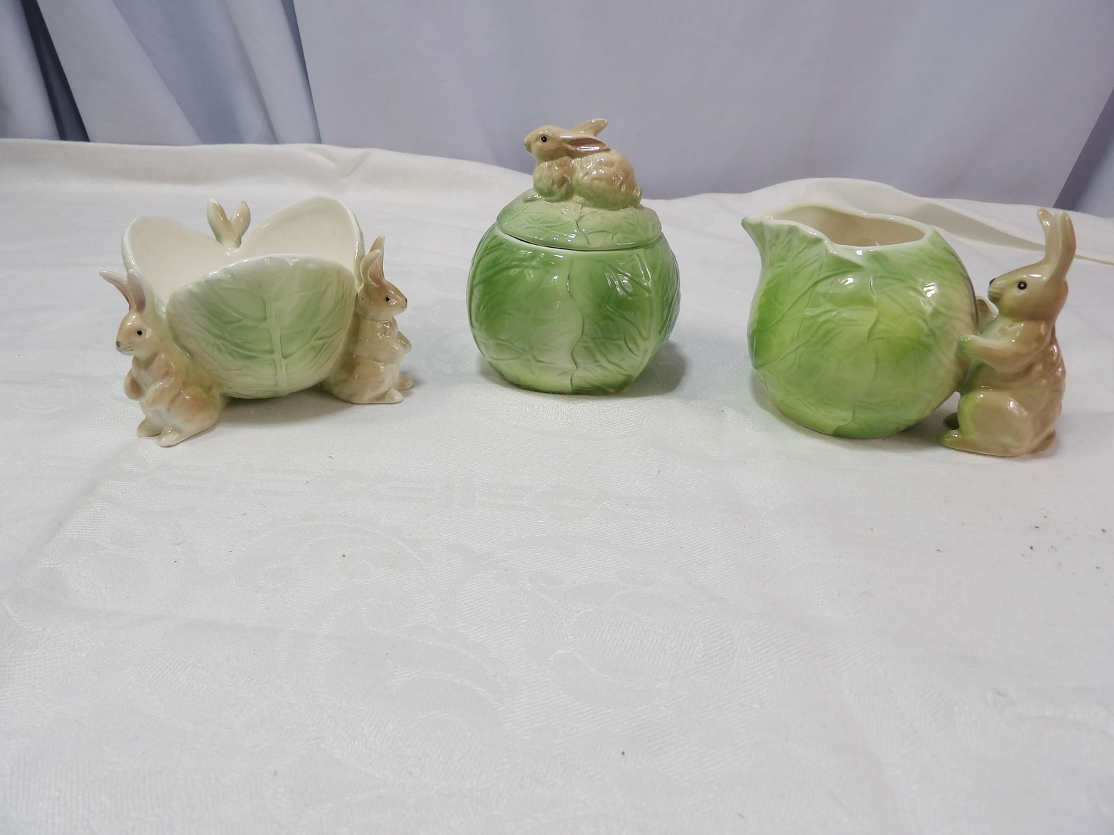 Vintage Ceramic Set: Vintage Holland Mold Cabbage, Rabbit Ceramic Set. All measurements approximate. Please see photos for condition and details. Selling as is from 04281.