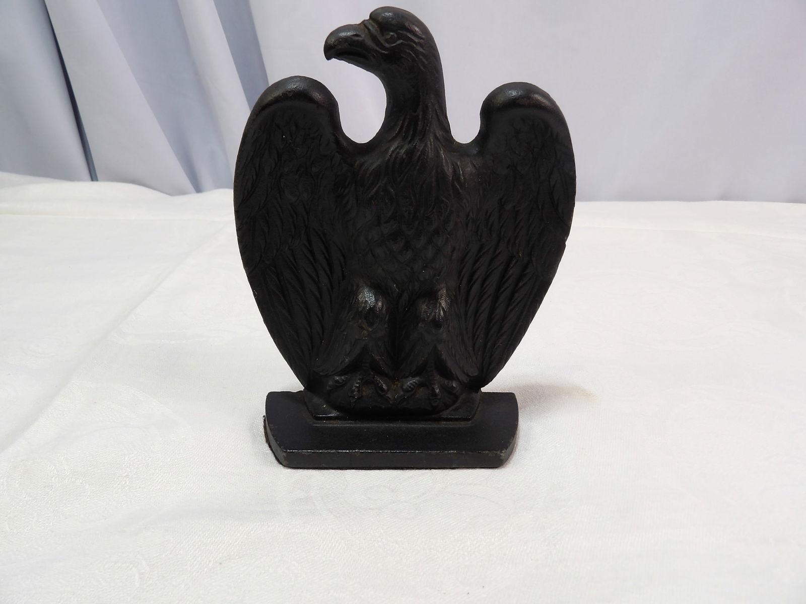 Vintage Cast Iron Bookend: Vintage Cast Iron American Eagle Bookend. All measurements approximate. Please see photos for condition and details. Selling as is from 04281.