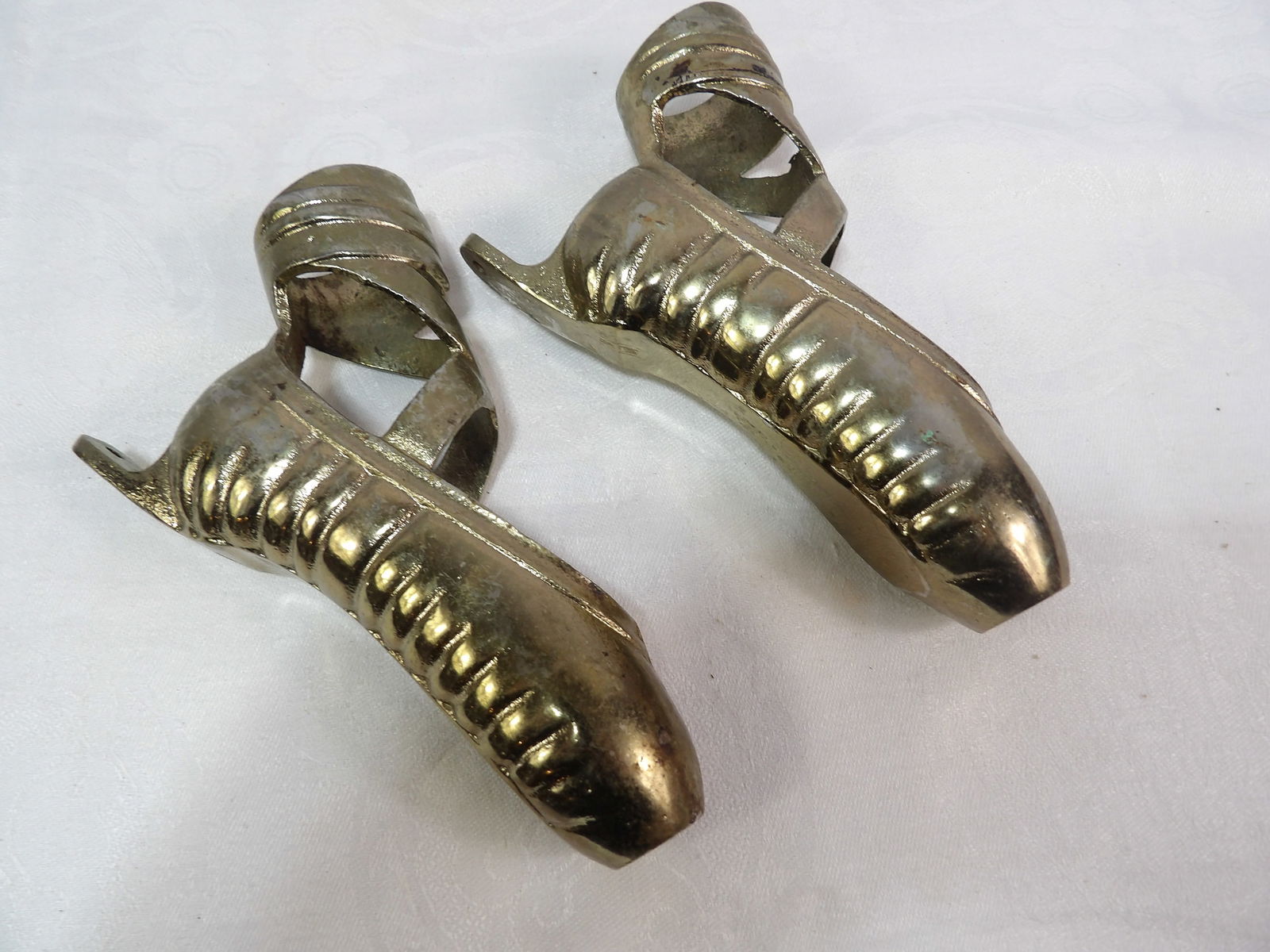 Vintage Brass Wall Hanging: Vintage Brass Ballet Pointe Shoe Wall Hanging. All measurements approximate. Please see photos for condition and details. Selling as is from 04281.