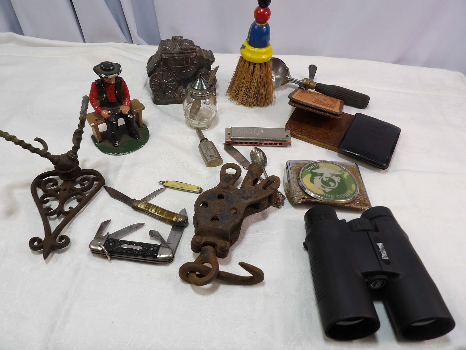 Large Lot of Miscellaneous Items: Large Miscellaneous Lot of Wallets, Pocket Knives, Knick Knacks, etc. All measurements approximate. Please see photos for condition and details. Selling as is from 04281.