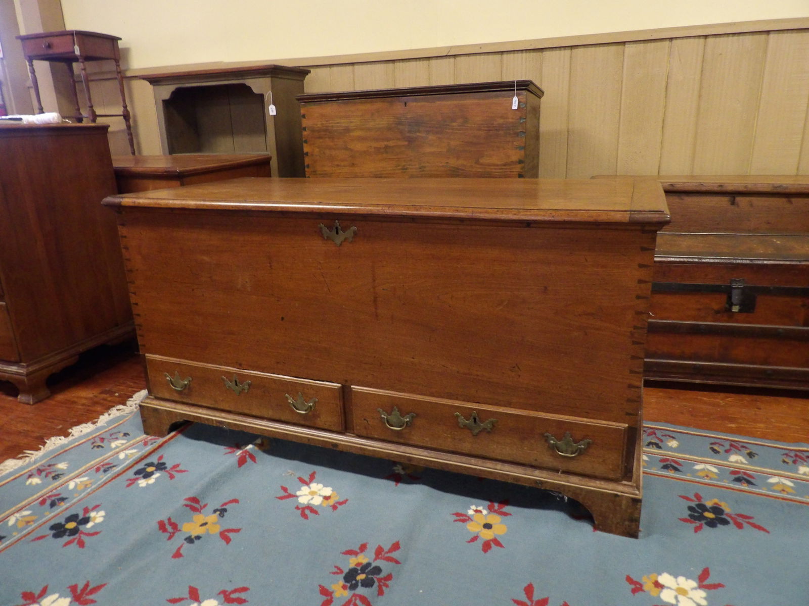 Lift Top Blanket Chest (1 of 5)