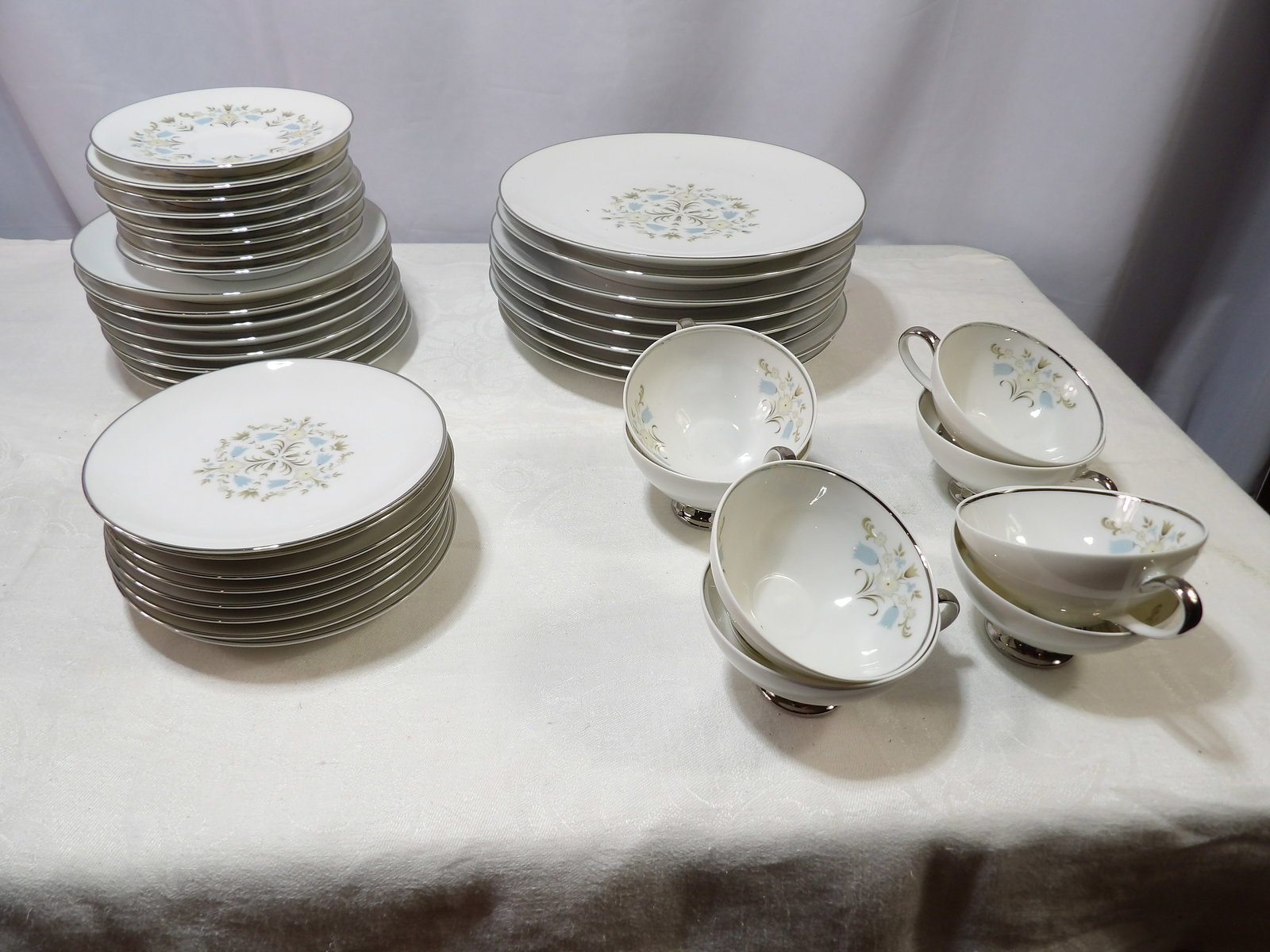 Fine China Set (1 of 4)