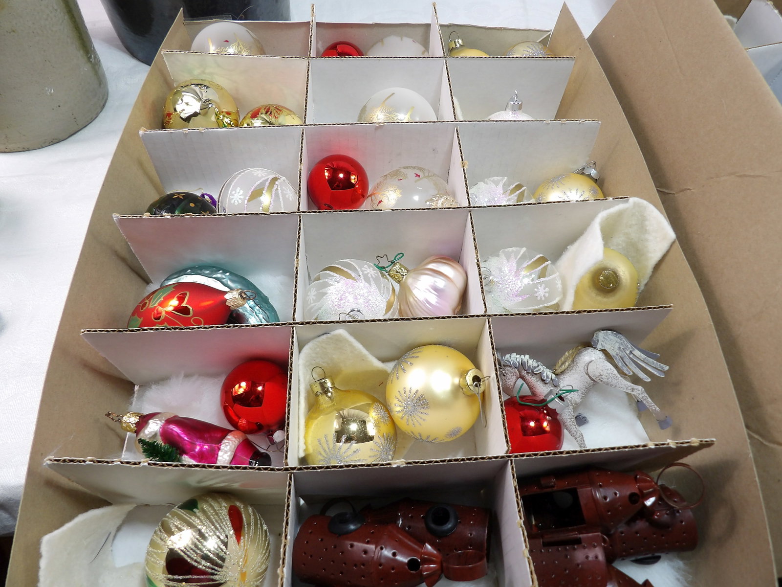 Large Lot of Christmas Decorations (1 of 7)