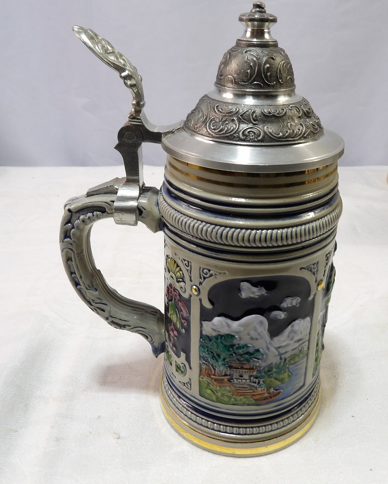 Beer Stein with Pewter Lid (1 of 4)