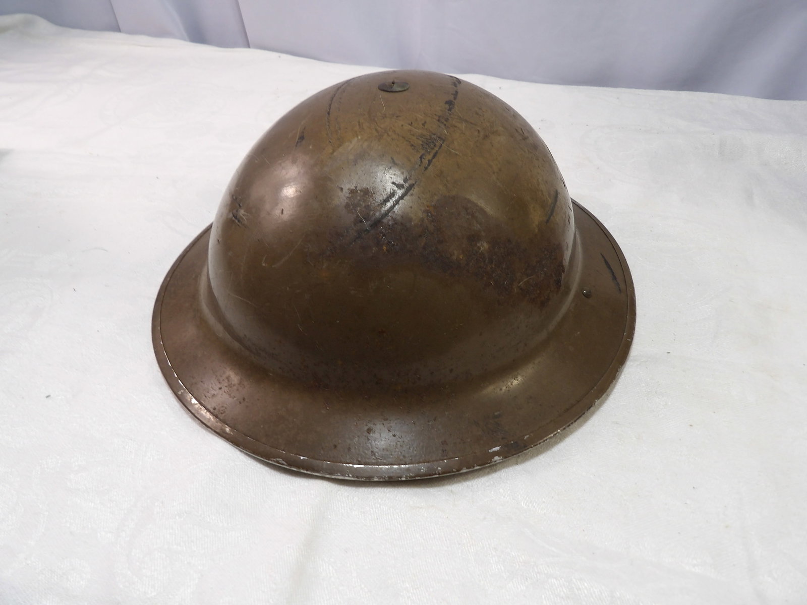 WW1 Era Brodie Helmet: WW1 Era U.S. M1917 Brodie Helmet. All measurements approximate. Please see photos for condition and details. Selling as is from 04281.