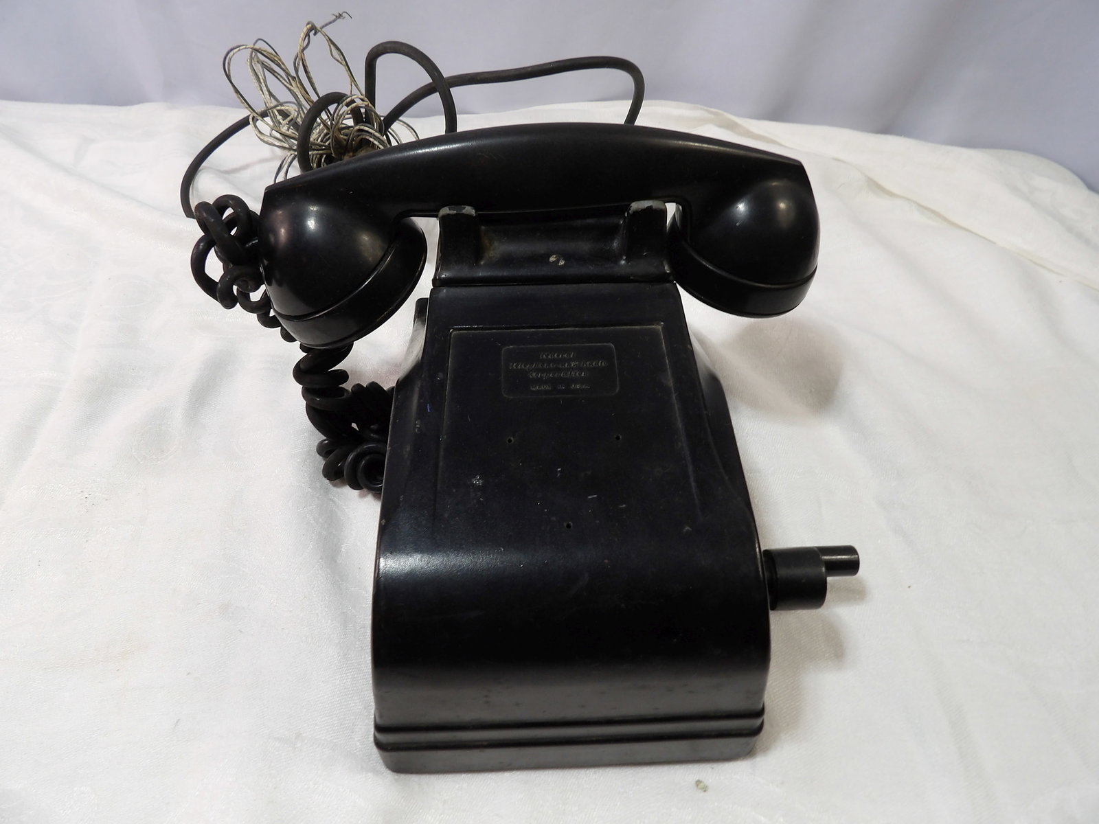 Hand Crank Phone (1 of 4)