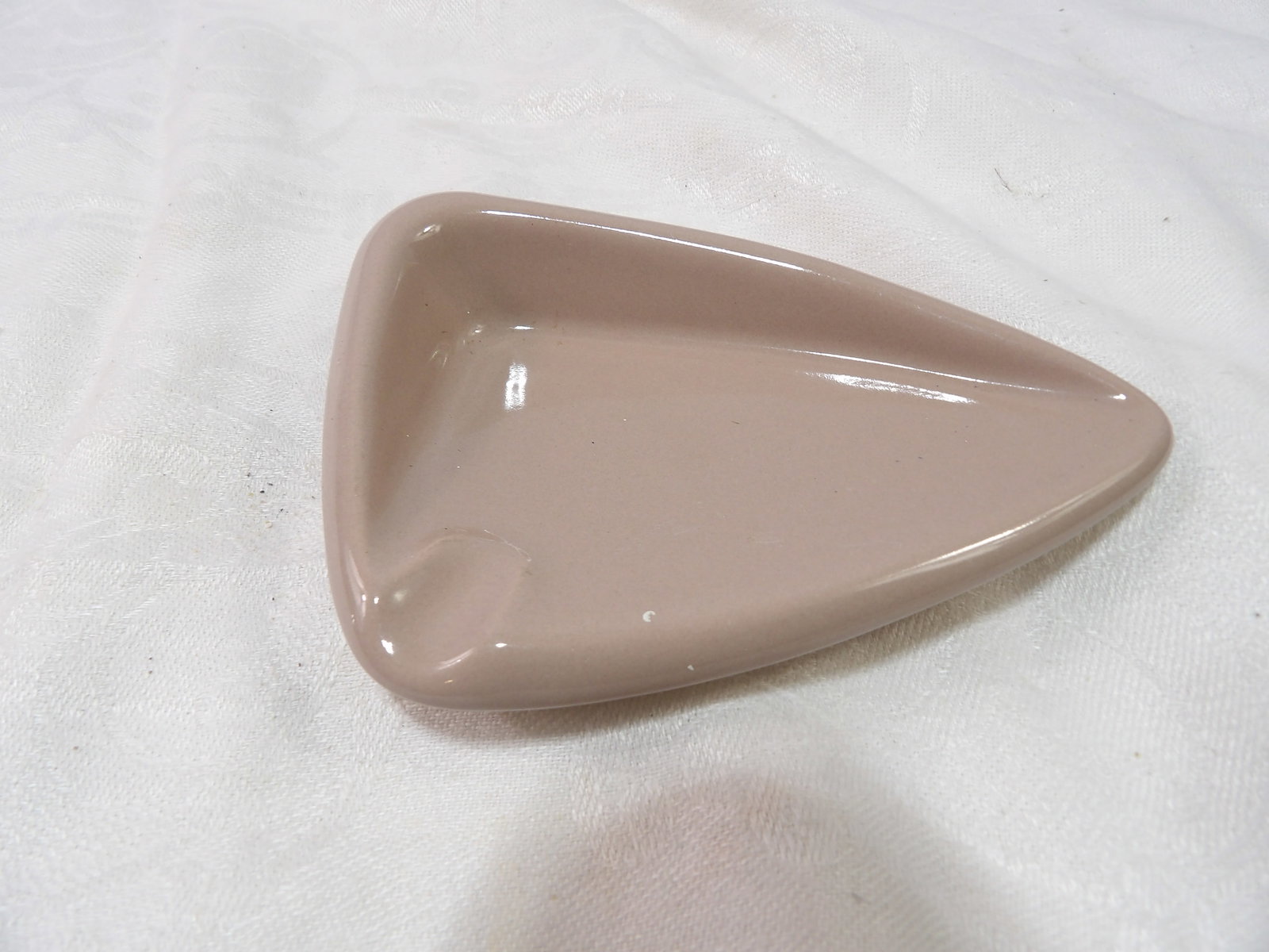 Ceramic Ash Tray: Vintage Ceramic Triangle Ash Tray. All measurements approximate. Please see photos for condition and details. Selling as is from 04281.