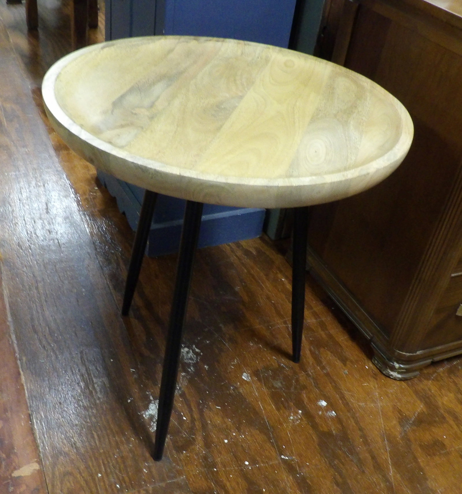 Round Wooden Side Table: Round Wooden Side Table. All measurements are approximate. Please see photos for condition and details. Selling as is from 04281.