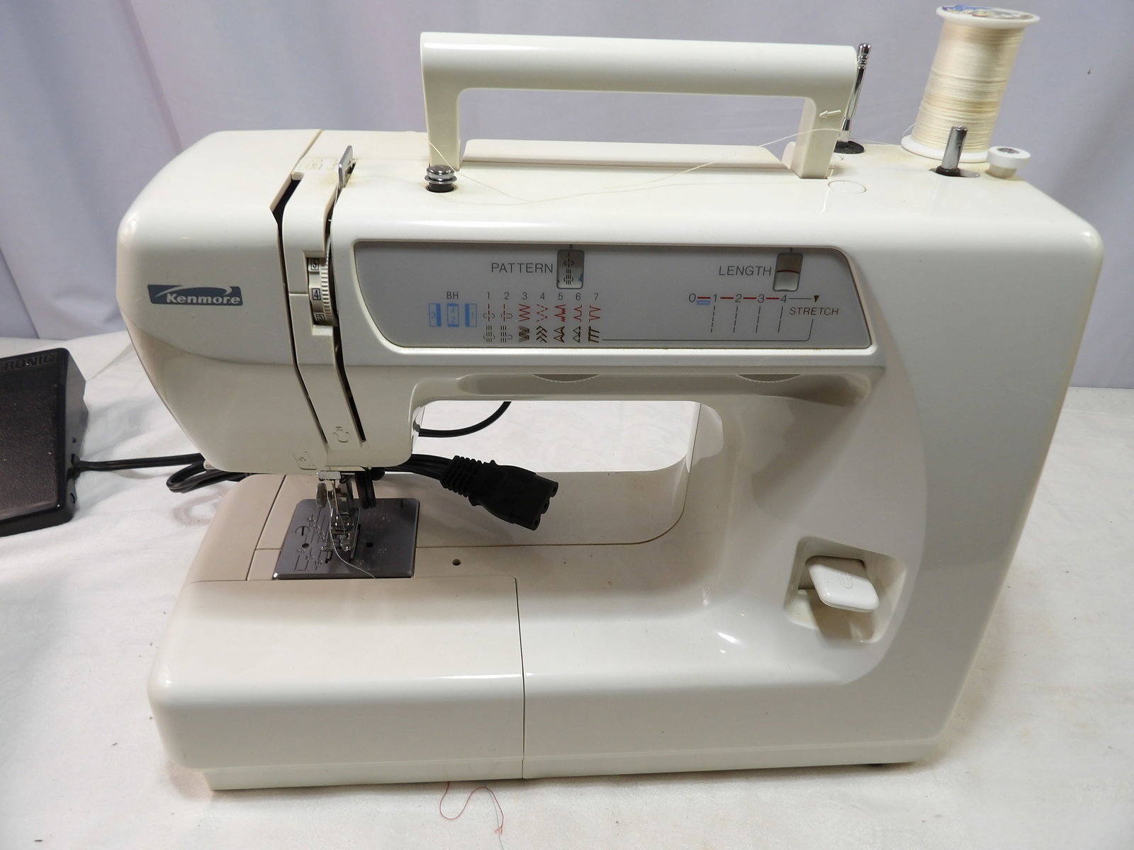 Kenmore Sewing Machine (1 of 4)