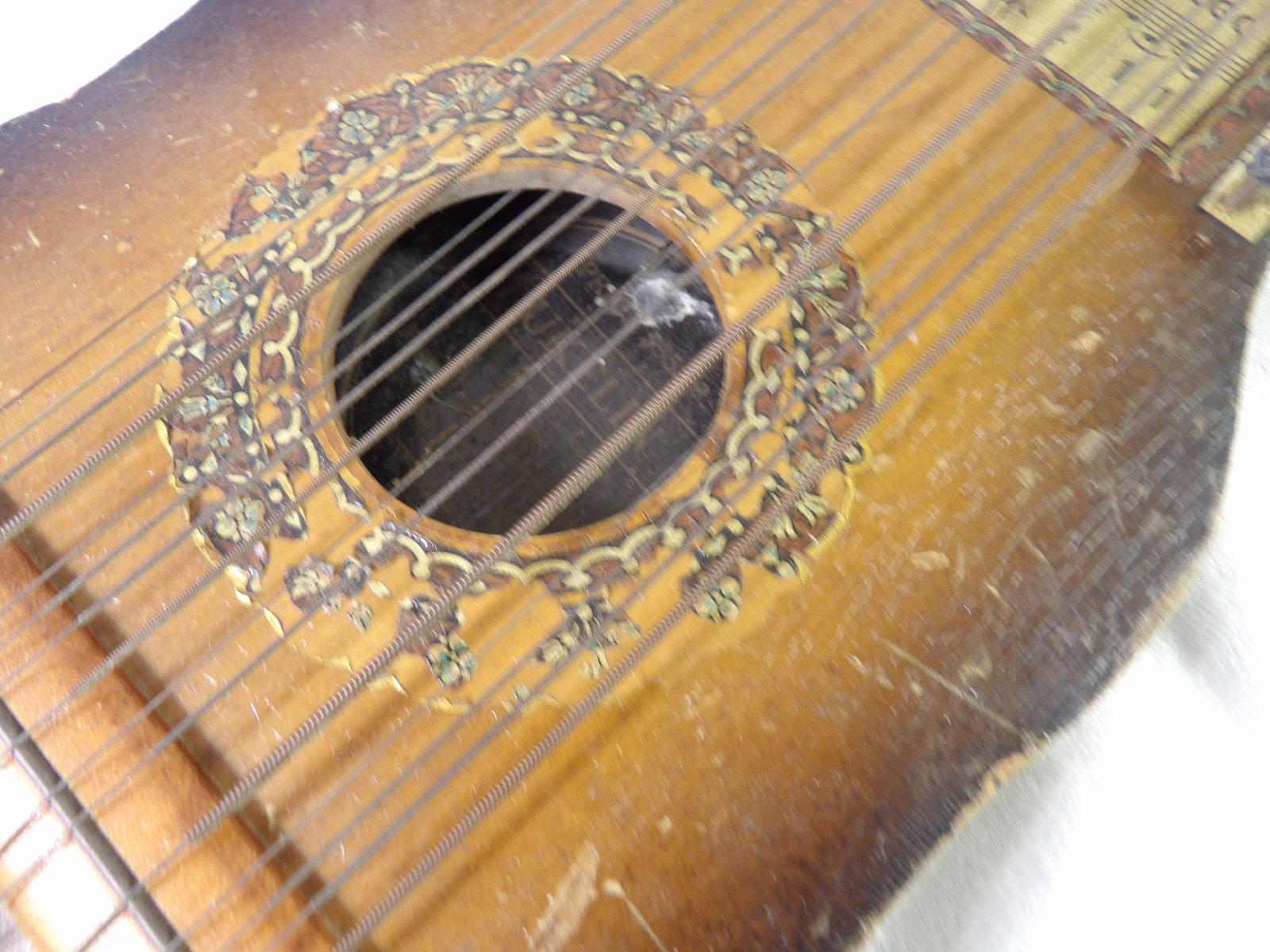 Vintage Ukelin Stringed Instrument - 2