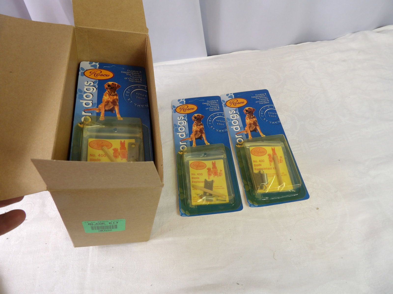 12 PCS.-Blade Replacement Kits: Box of 12 New Resco No. 400 Blade Replacement Kits. All measurements approximate. Please see photos for condition and details. Selling as is from 04281.