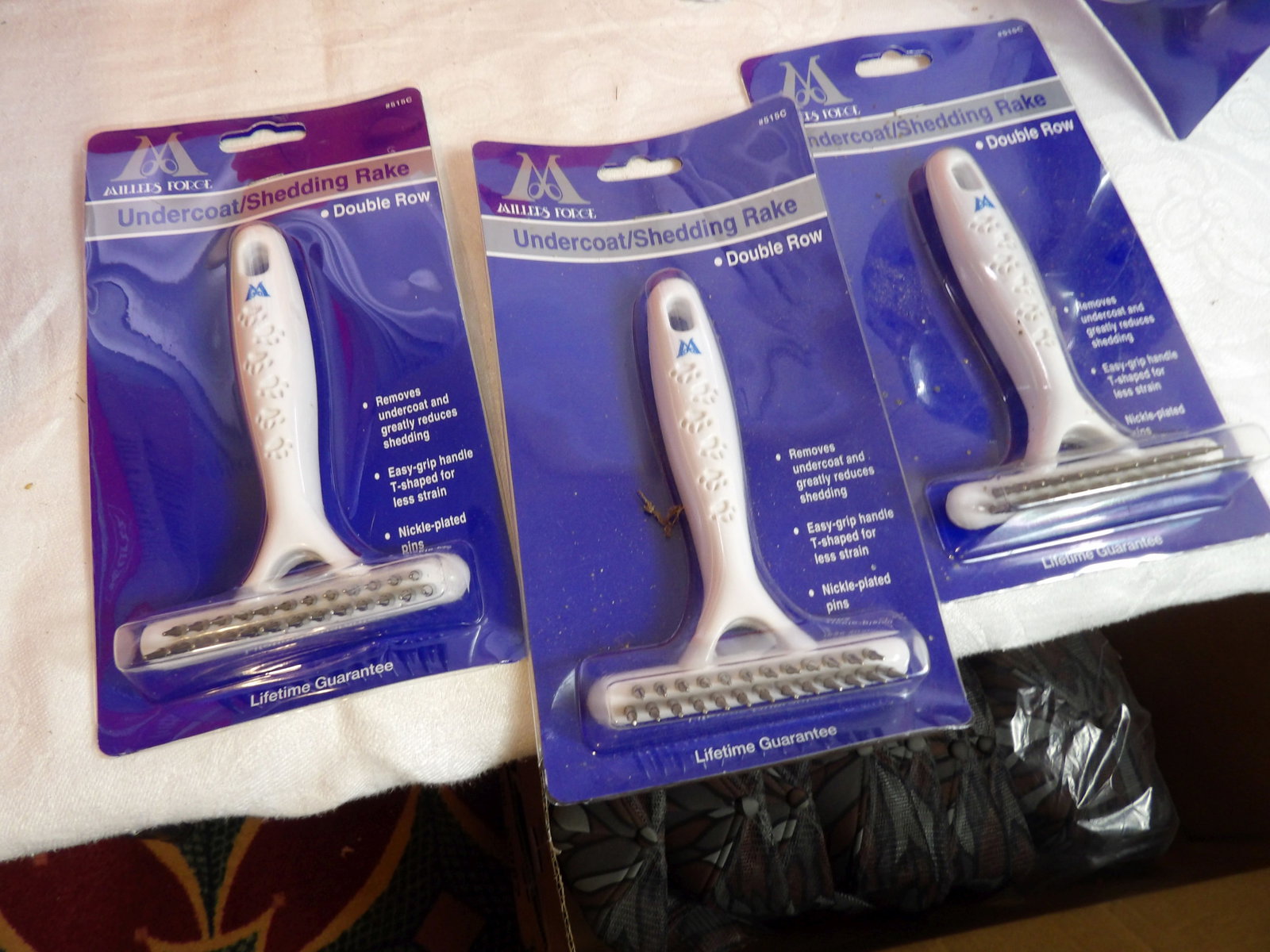 3 PCS Undercoat/Shedding Rakes: Set of 3 New Undercoat/Shedding Rakes. All measurements approximate. Please see photos for condition and details. Selling as is from 04281.