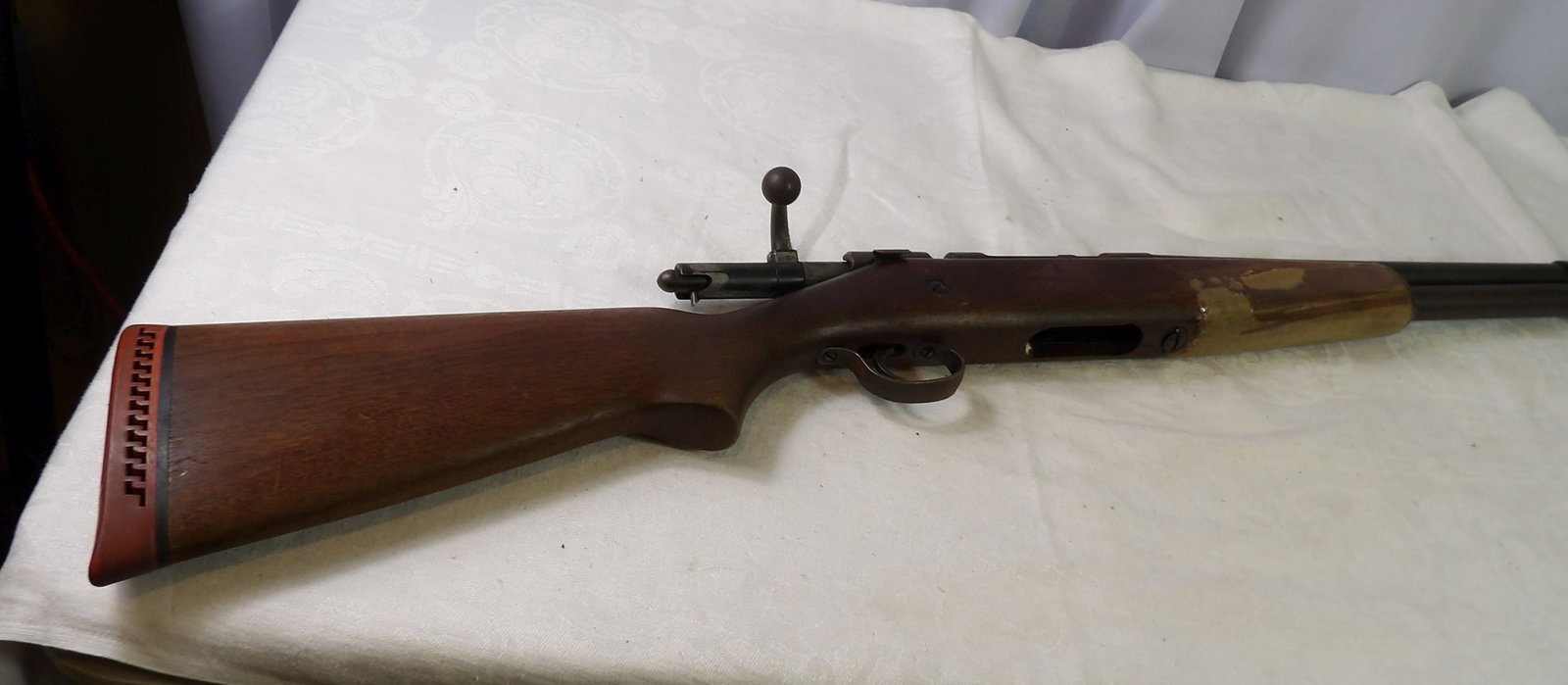 J.C. Higgins Model 58322 Bolt Action 20 Gauge Shotgun: J.C. Higgins Model 58322 Bolt Action 20 Gauge, Full 2 3/4" Chamber, Solid Gun. (Has been repaired) with Padded Case. Firearms produced after 1898 have to be sold through an FFL dealer. We are working 