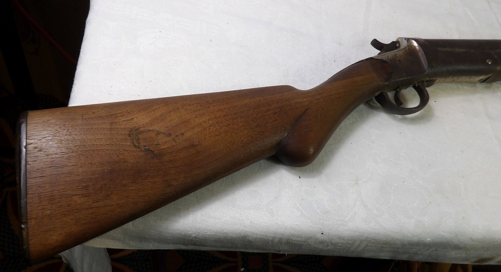 Vintage Stevens Model 107 Single Shot 12 Gauge Shotgun: Vintage Stevens Model 107 Single Shot 12 Gauge, (Shows wear, but solid). Firearms produced after 1898 have to be sold through an FFL dealer. We are working with Ship Happens (231 Main Street in Norway