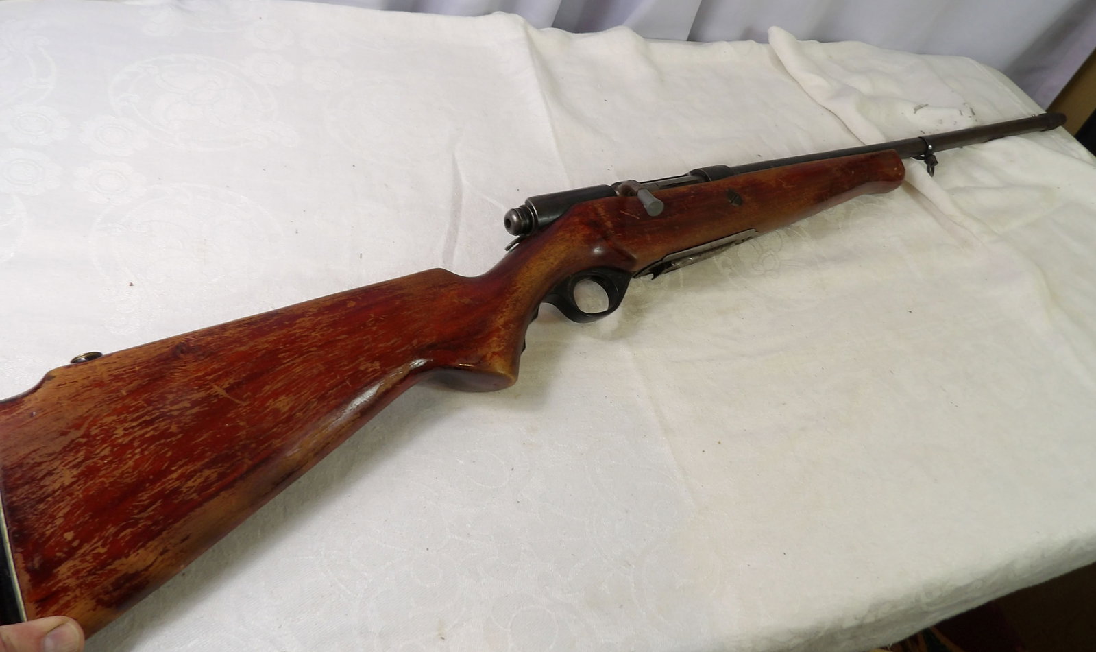Mossberg & Sons 185D Bolt Action 20 Gauge Shotgun: Mossberg & Sons 185D Bolt Action, 20 Gauge. (Stock shows some wear) Overall Good Condition. Firearms produced after 1898 have to be sold through an FFL dealer. We are working with Ship Happens (231 Ma