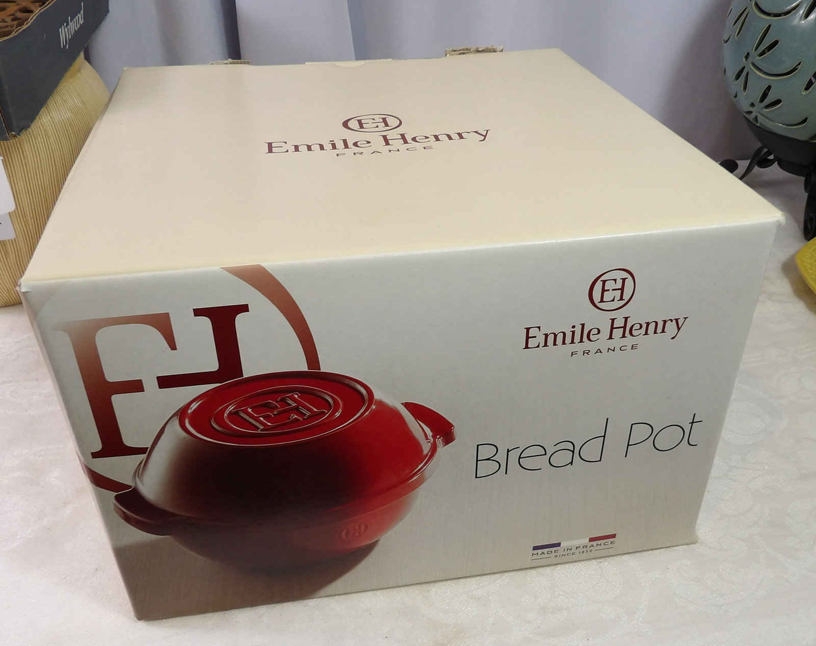 Emile Henry Ceramic Bread Pot: Emile Henry Ceramic Bread Pot. All measurements approximate. Please see photos for condition and details. Selling as is from 04281.