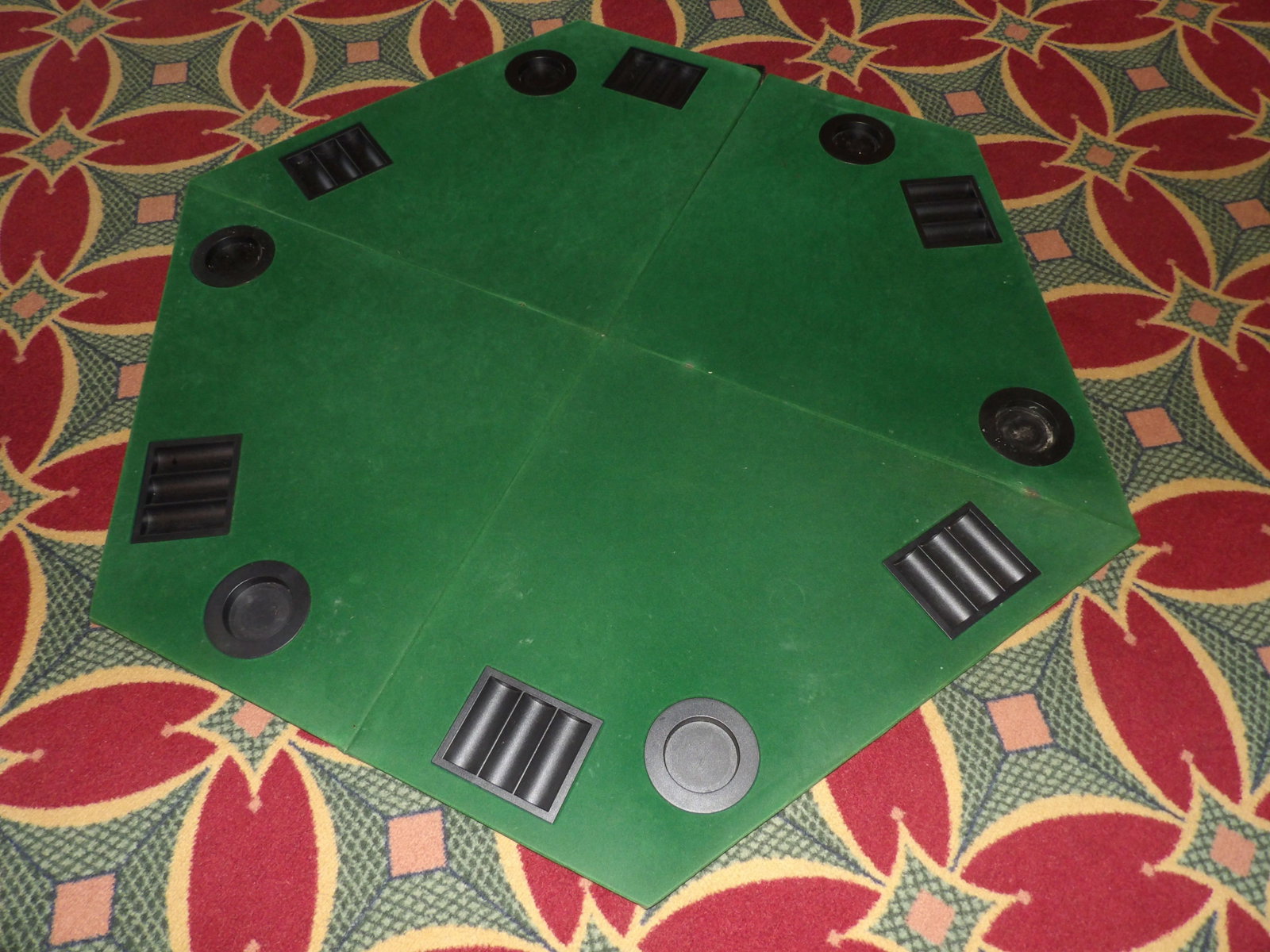 Marlboro Unlimited Portable Poker Table: Marlboro Unlimited Portable Poker Table with Canvas Carry Bag, 4' Wide. All measurements approximate. Please see photos for condition and details. Selling as is from 04281.