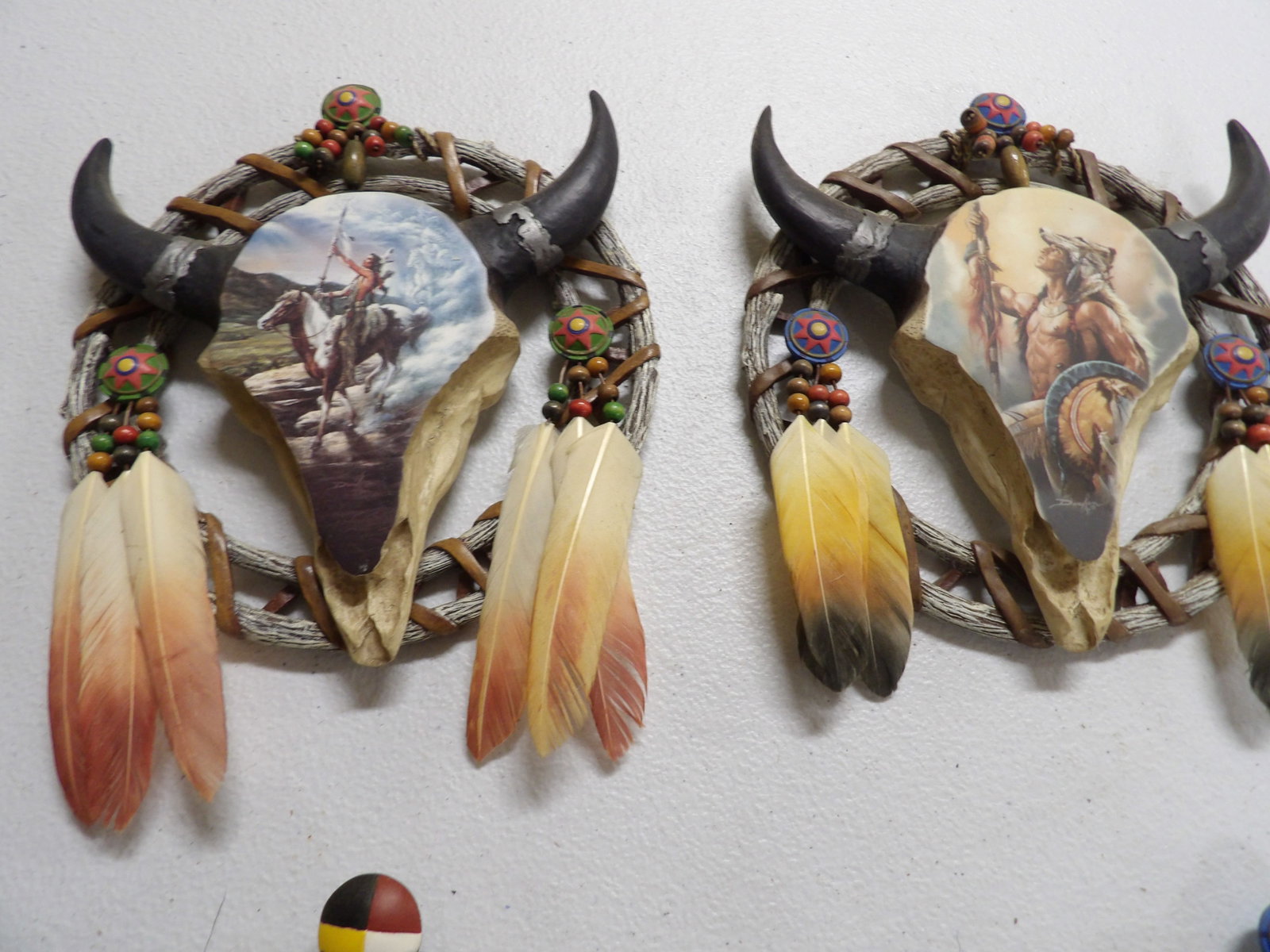 4 PCS.-Bradford Exchange Collection: 4 Bradford Exchange "Legends of the Great Plain" Numbered Collection. All measurements approximate. Please see photos for condition and details. Selling as is from 04281.