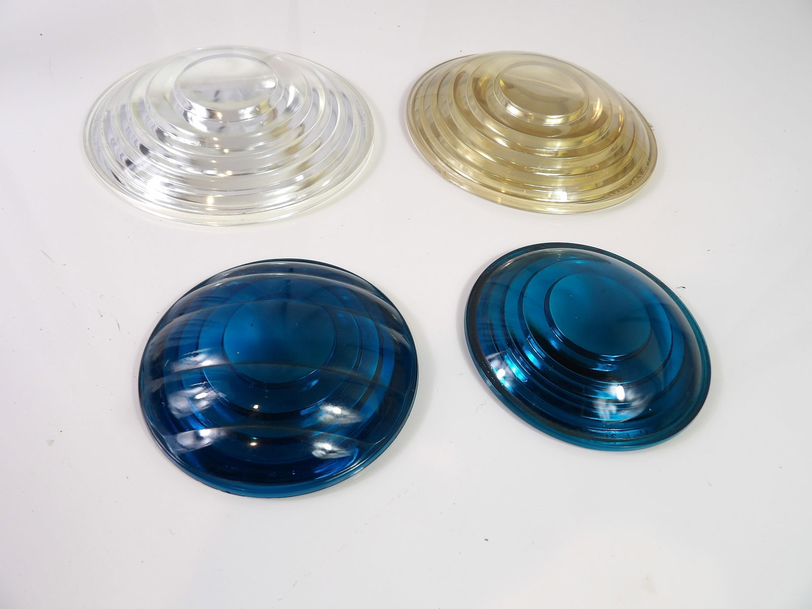 4 PCS.-Vintage Lenses: 4 Vintage Lenses. Railroad Lanter or Sign. 3 are Glass, 1 is Plastic. No Damage Seen. All measurements approximate. Please see photos for condition and details. Selling as is from 04281.