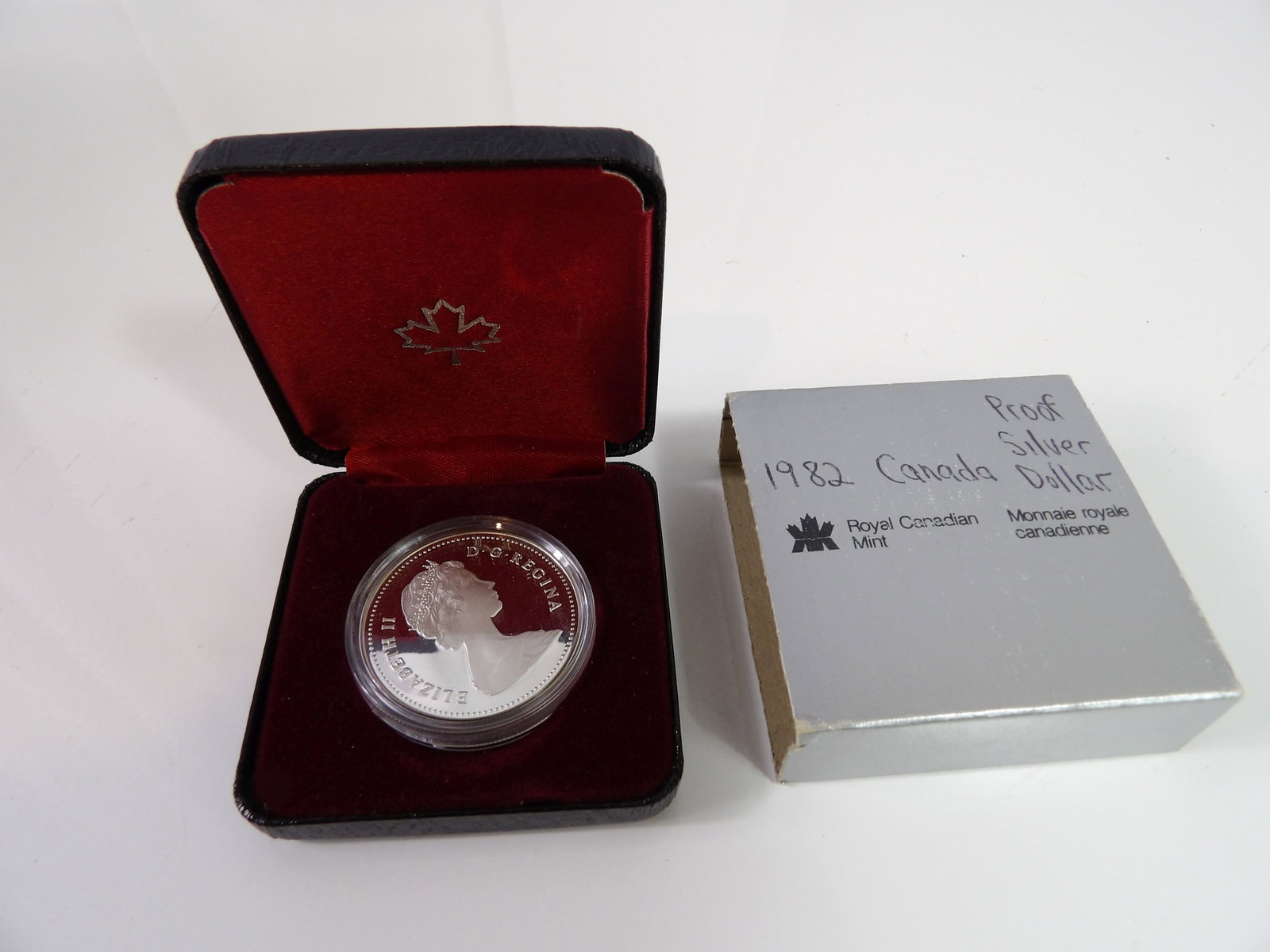 1982 Canadian Silver Proof Elizabeth II Dollar (1 of 4)