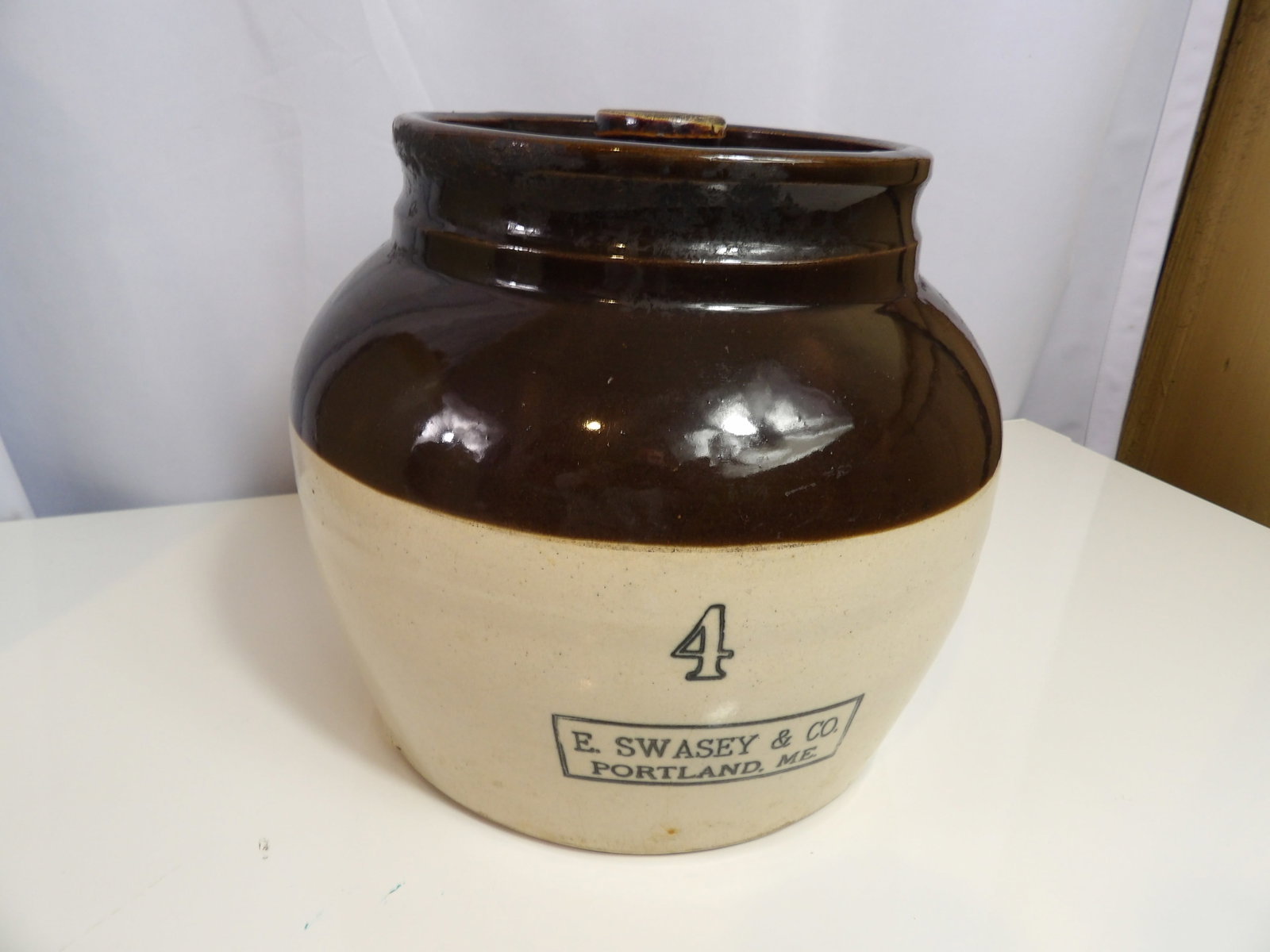 E. Swasey #4 Stoneware Bean Pot with Lid: E. Swasey & Company #4 Stoneware Bean Pot with Lid, (No damage seen.) All measurements approximate. Please see photos for condition and details. Selling as is from 04281.