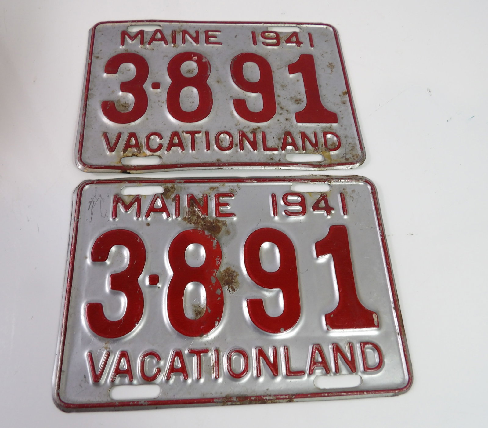 Pair of 1941 Maine License Plates: Pair of 1941 Maine Vacationland License Plate. All measurements approximate. Please see photos for condition and details. Selling as is from 04281.