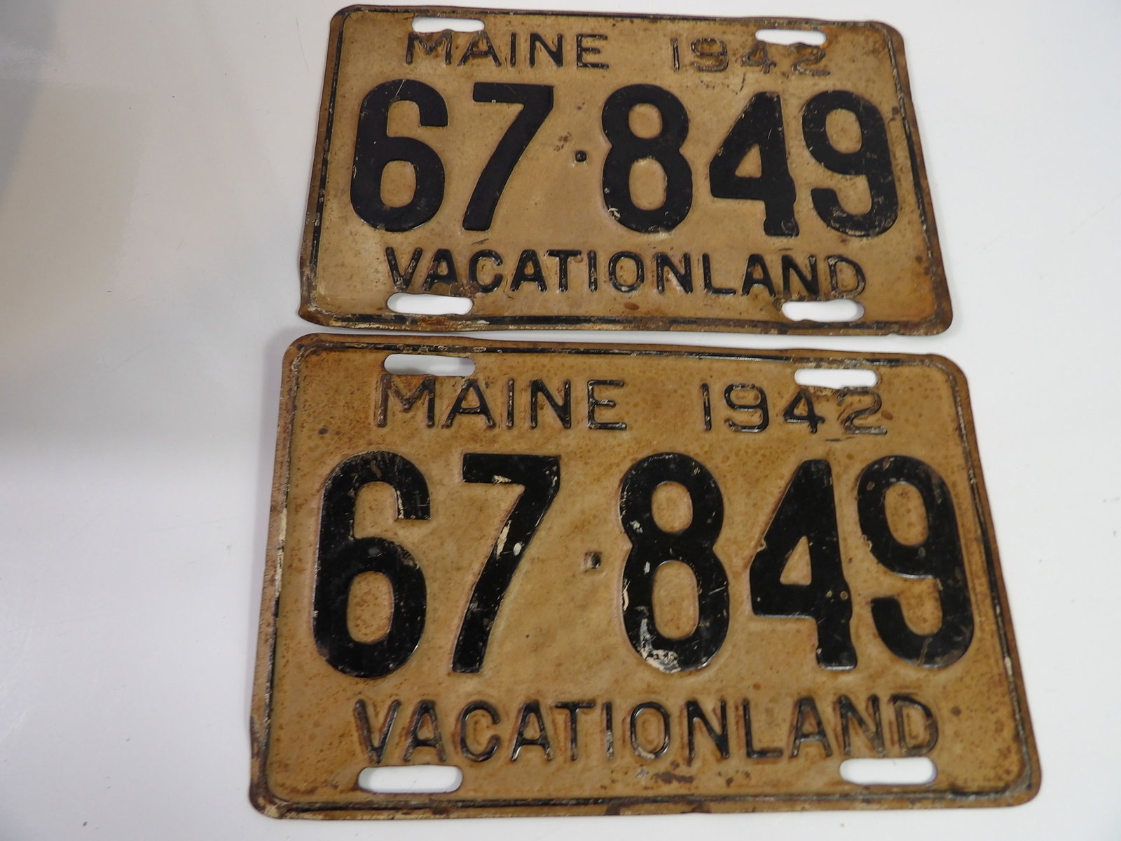 Pair of 1942 Maine License Plates (1 of 4)