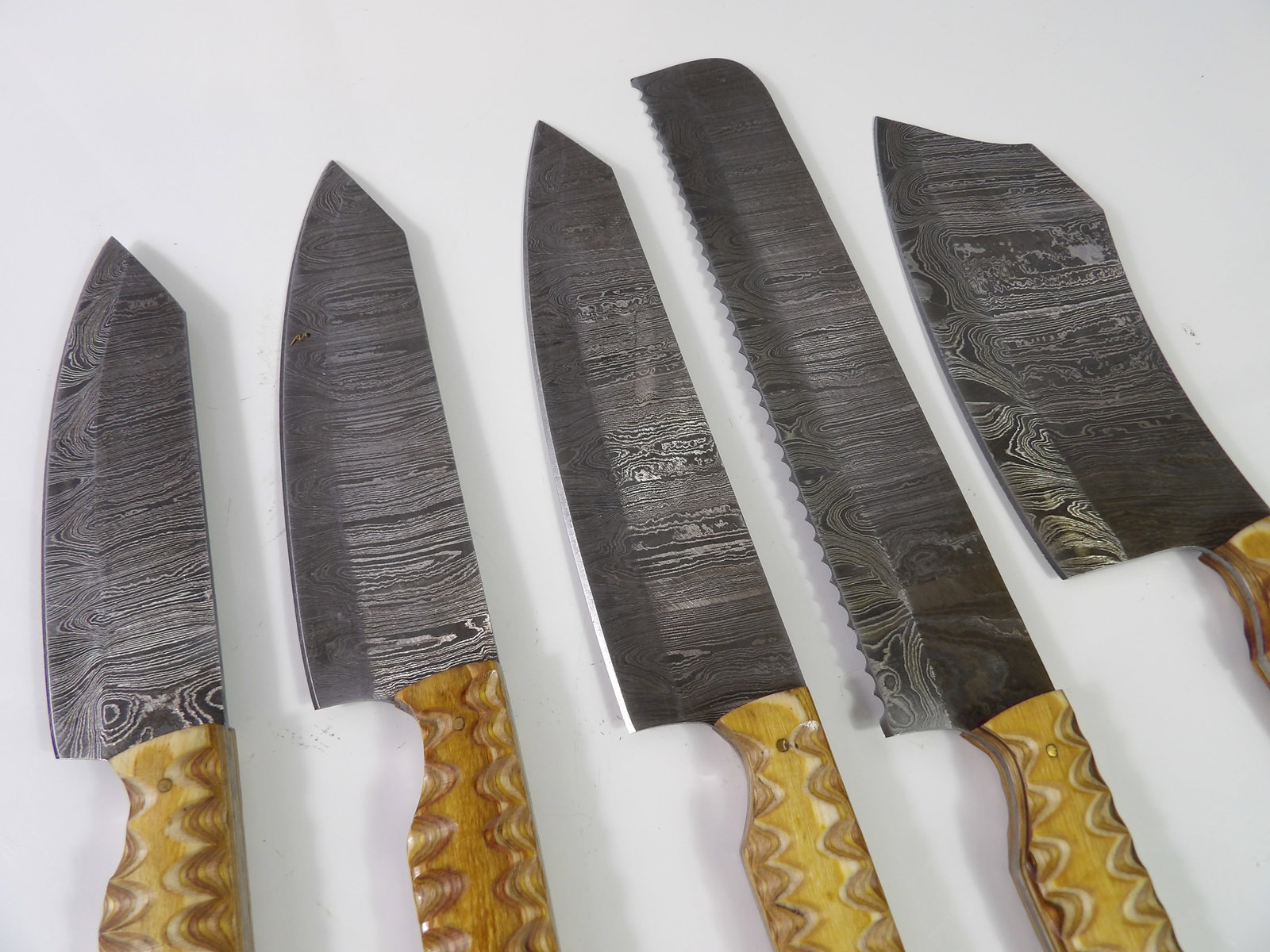 5 Handmade Damascus Kitchen Knives: Set of 5 Handmade Damascus Kitchen Knives with Wooden Handles, New. All measurements approximate. Please see photos for condition and details. Selling as is from 04281.