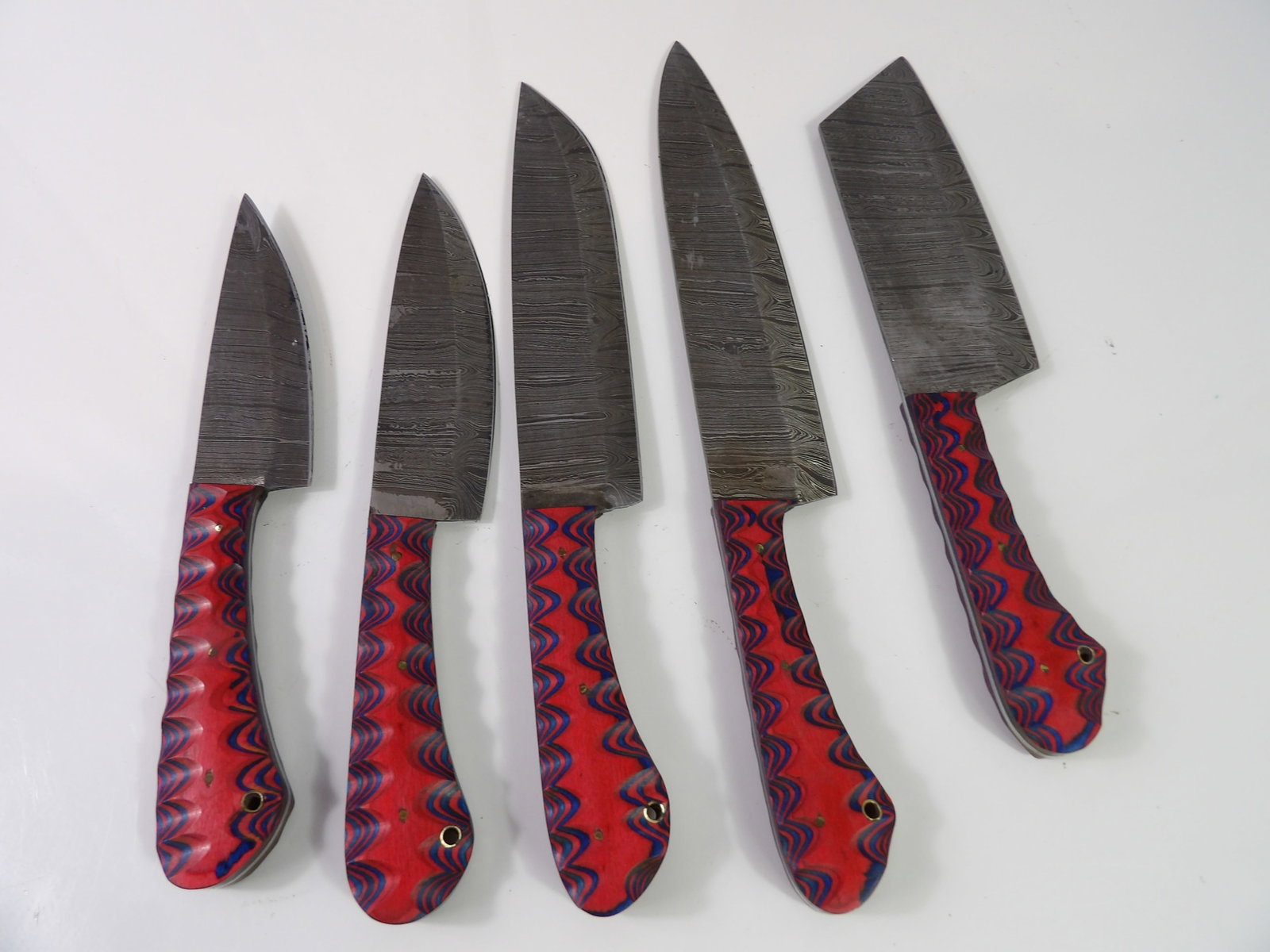 5 Handmade Damascus Steel Kitchen Knives: Set of 5 Handmade Damascus Steel Kitchen Knives with Wooden Handles, New. All measurements approximate. Please see photos for condition and details. Selling as is from 04281.