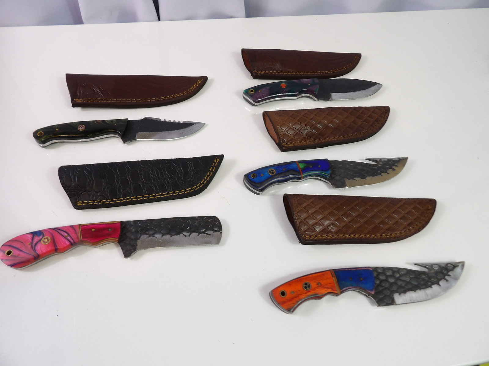 5 Handmade Damascus Steel Knives With Sheaths: Lot of 5 New Handmade Steel Knives with Leather Sheaths. All measurements approximate. Please see photos for condition and details. Selling as is from 04281.