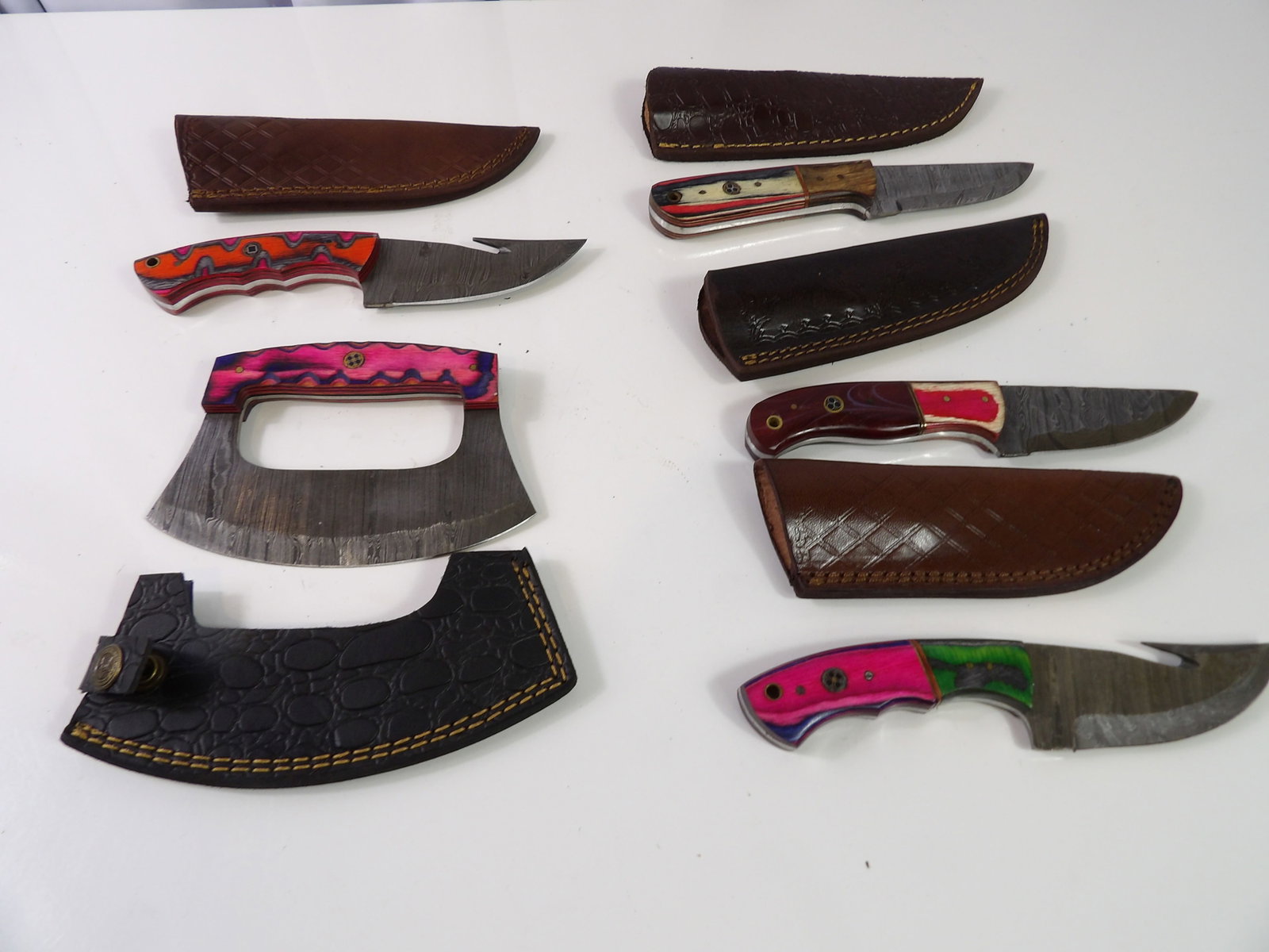 5 Handmade Damascus Steel Knives With Sheaths: Lot of 5 New Damascus Steel Knives with Leather Sheaths. All measurements approximate. Please see photos for condition and details. Selling as is from 04281.