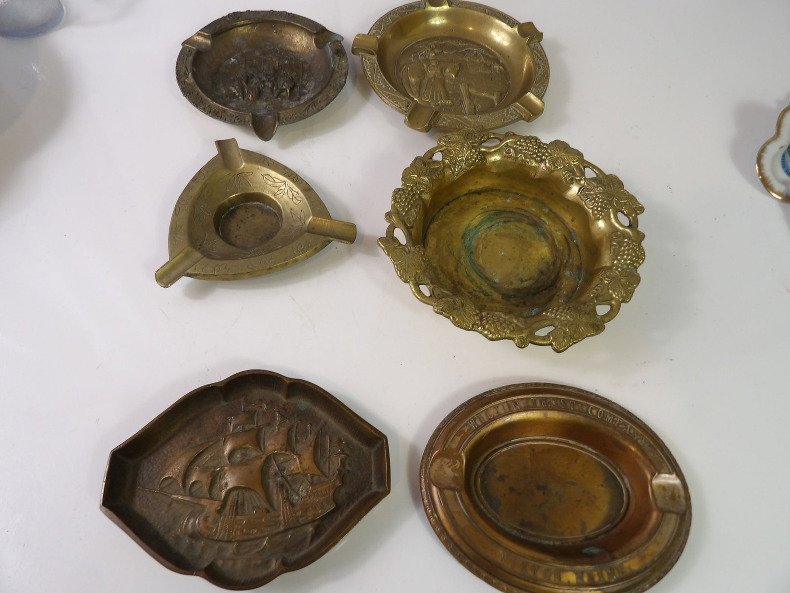 6 PCS.-Vintage Brass Ashtrays (1 of 7)