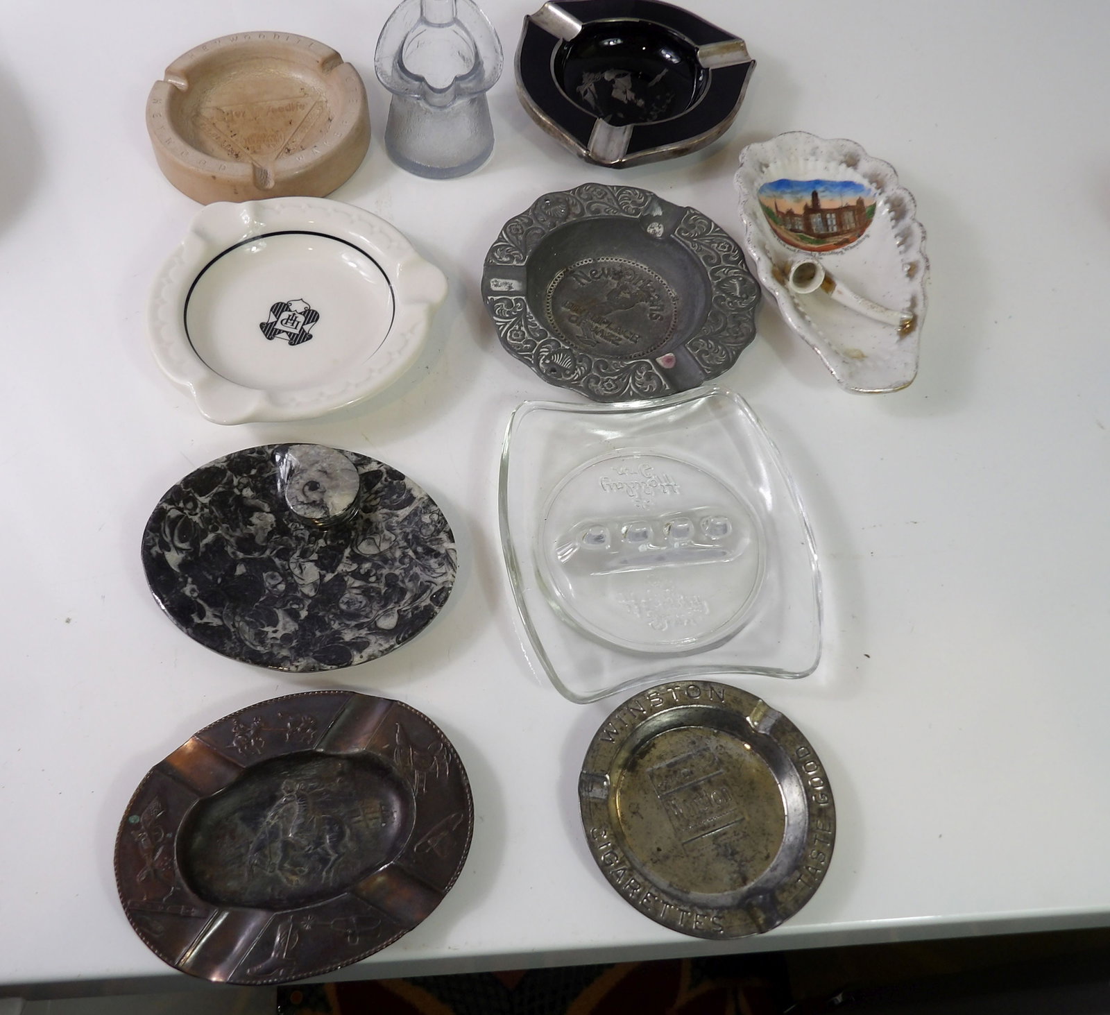 10 PCS.- Vintage Ashtrays: Lot of 10 Vintage Ashtrays. All measurements approximate. Please see photos for condition and details. Selling as is from 04281.
