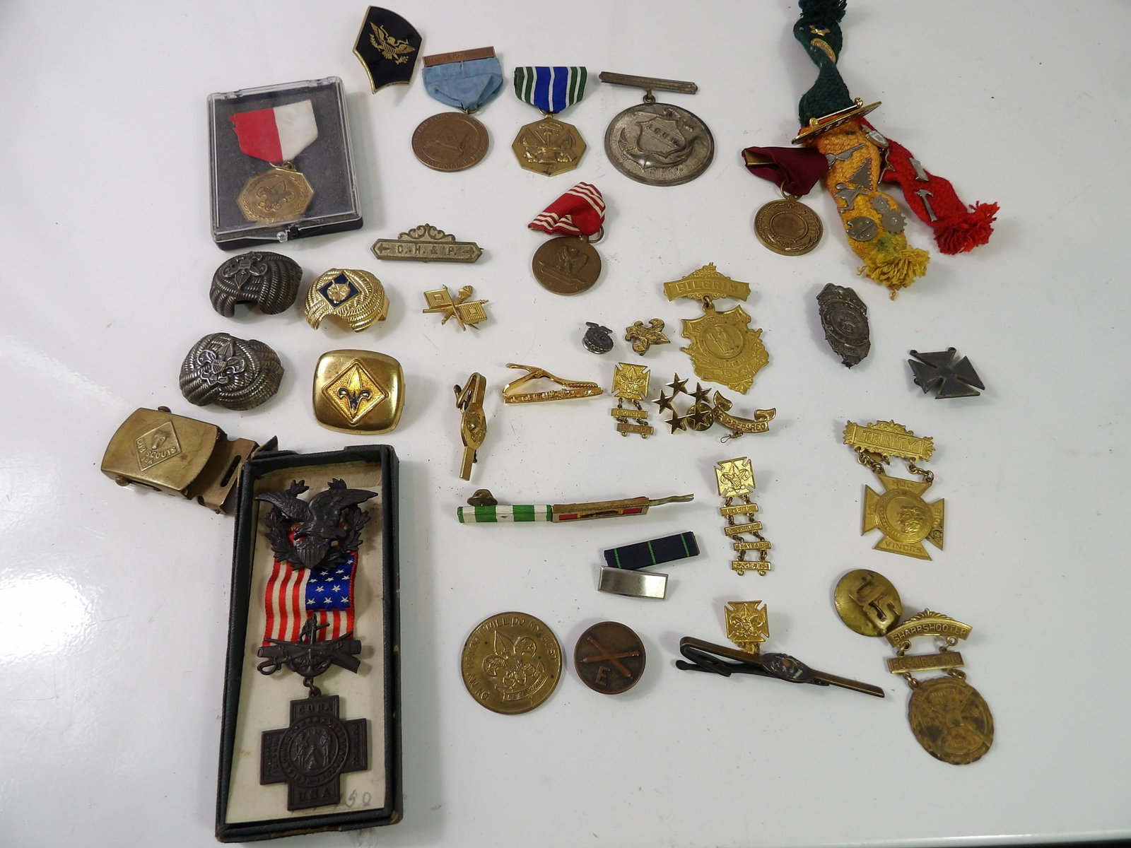 Lot of Assorted Boy Scout & Military Pins: Lot of Assorted Boy Scout and Military Pins. All measurements approximate. Please see photos for condition and details. Selling as is from 04281.