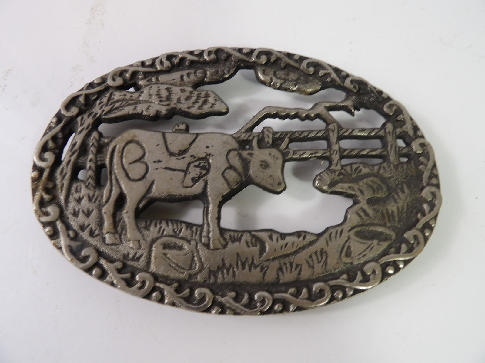 Pewter Trivet: Antique Pewter Trivet. All measurements approximate. Please see photos for condition and details. Selling as is from 04281.