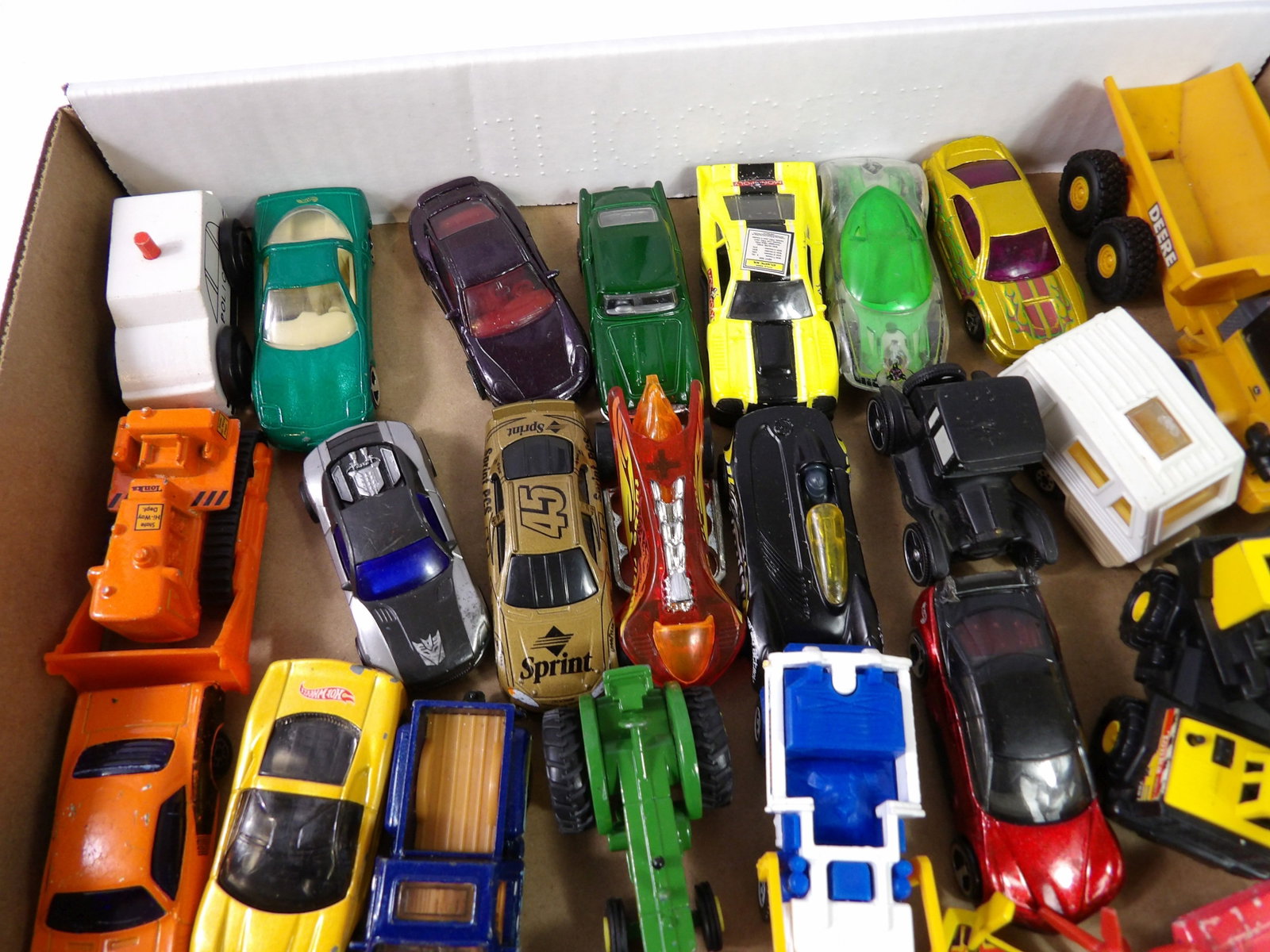 Large Collection of Toy Cars, Hot Wheels, Matchbox: Large Collection of Toy Cars. Hot Wheels, Matchbox, etc. All measurements approximate. Please see photos for condition and details. Selling as is from 04281.