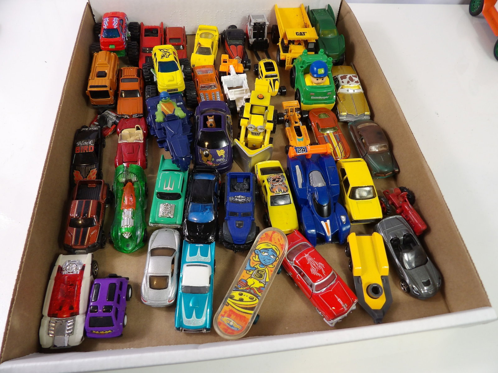 Collection of Toy Cars, Hot Wheels, Matchbox: Large Collection of Toy Cars. Hot Wheels, Matchbox, etc. All measurements approximate. Please see photos for condition and details. Selling as is from 04281.